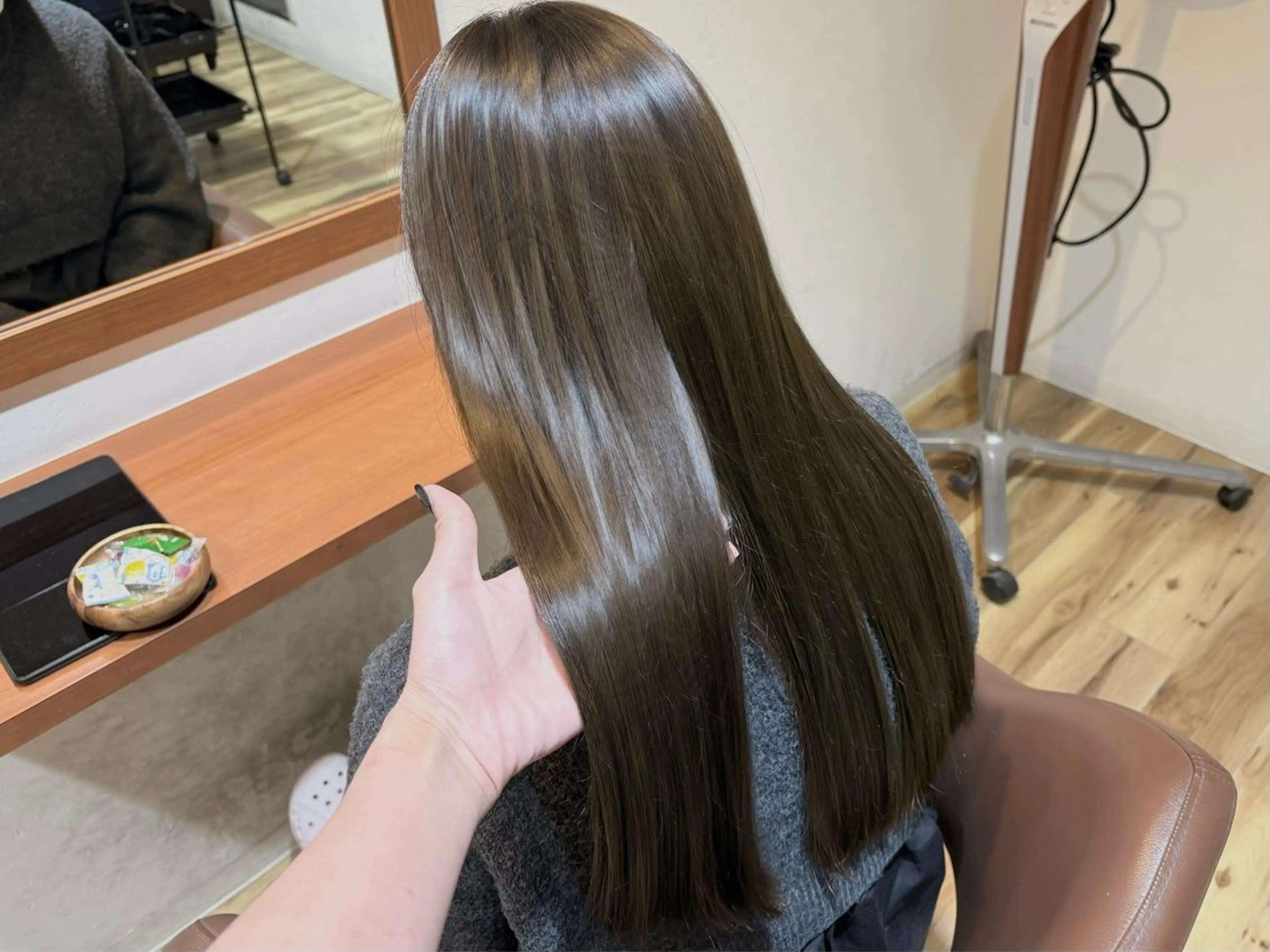 ロング カラー 透明感カラー オリーブカラー カット ヘアカラー トリートメント 🩷RIHO 🩷のヘアスタイル