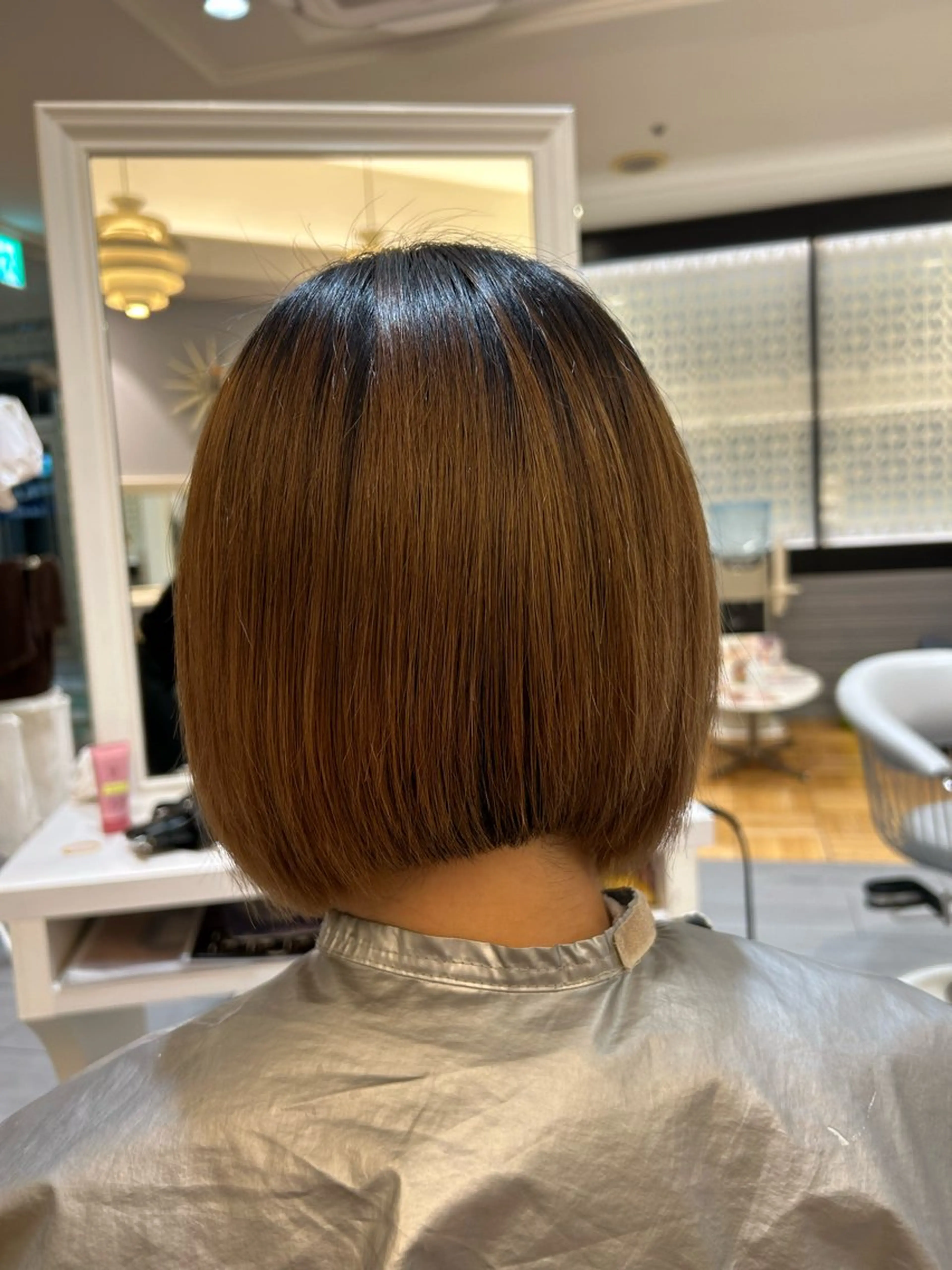 ショート 酸性ストレート コテ巻きパーマ 阪上 沙織のヘアスタイル