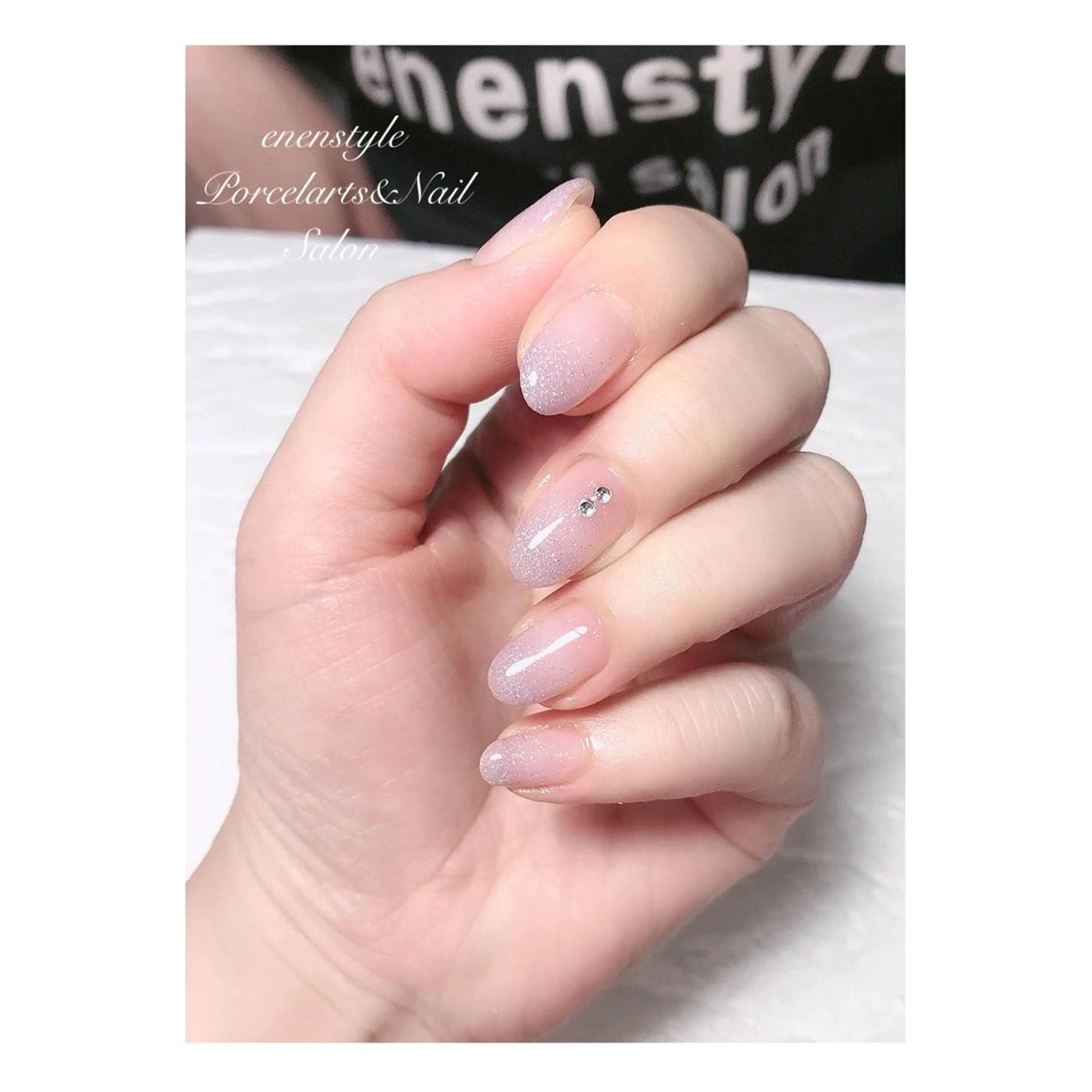 ミディアム ネイル ジェルネイル ニュアンスネイル オフィスネイル ワンカラーネイル パラジェル ハンドネイル 👑enen style👑のネイルデザイン
