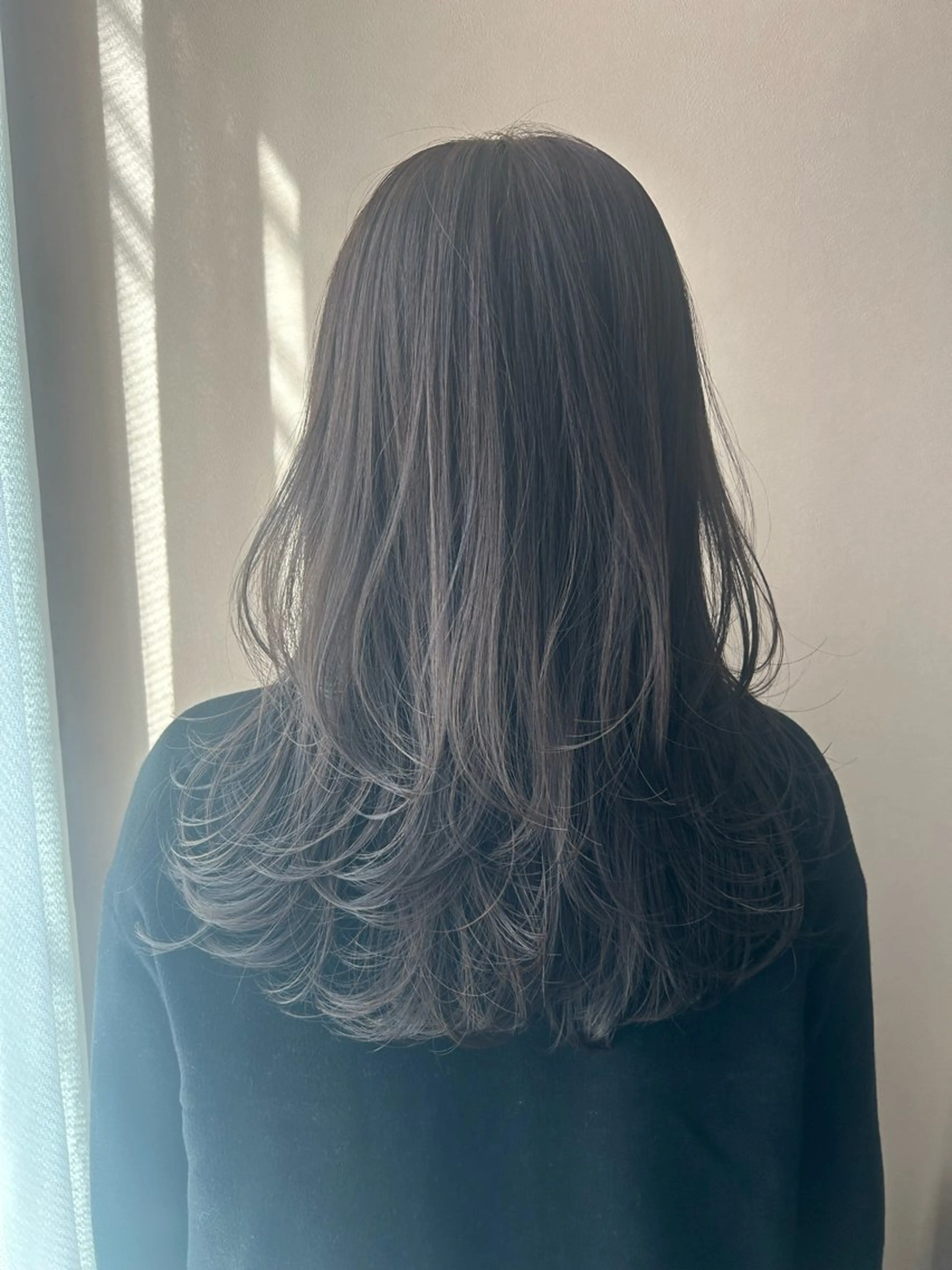 ロング カラー ブリーチ 透明感カラー グレージュ ラベンダーカラー ラベンダーグレージュ hub hair レイヤー/透明感のヘアスタイル