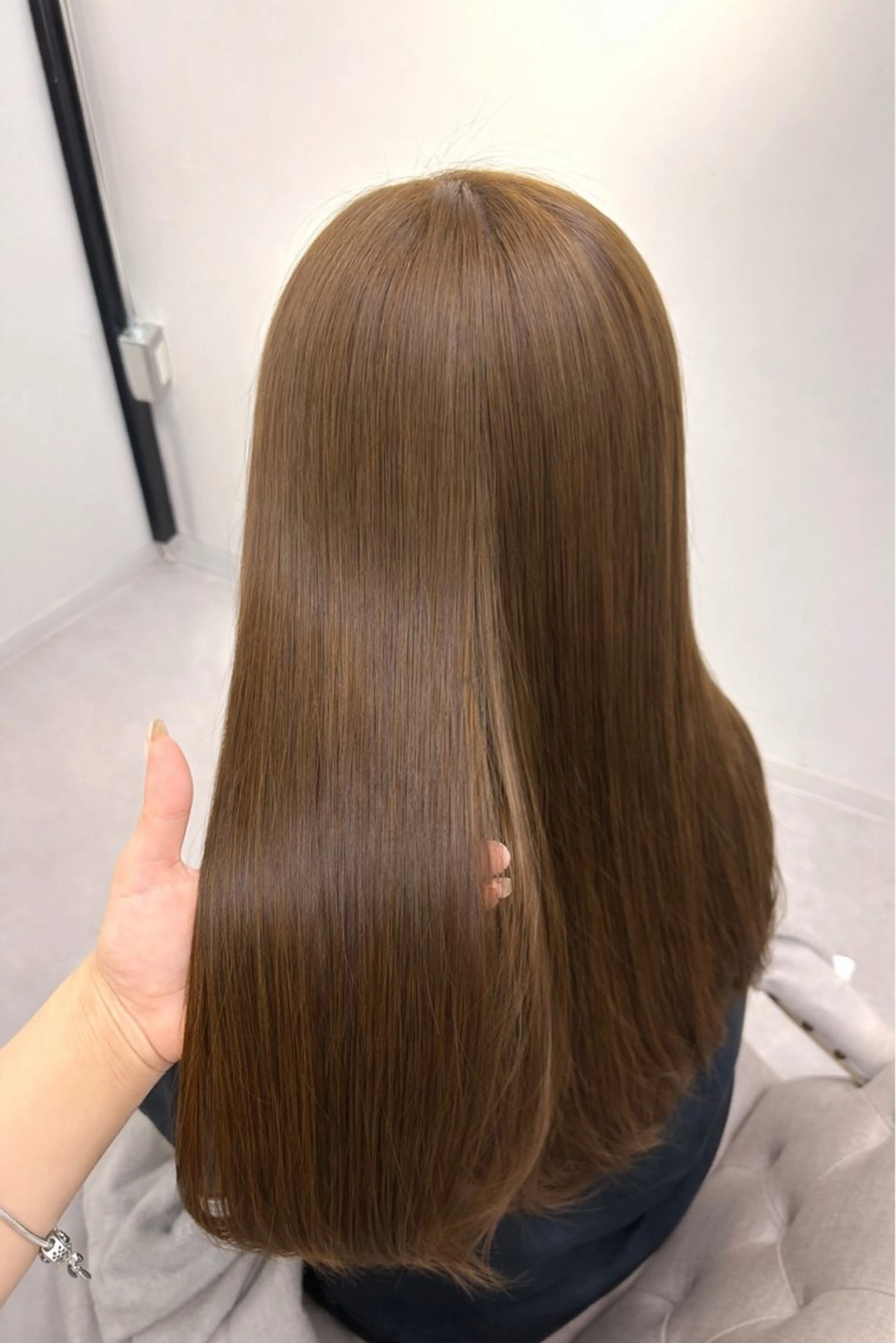 カラー ベージュカラー ブリーチ ダブルカラー ブリーチなしカラー オリーブベージュ ヘアカラー ミディアムレイヤー/ 艶カラーNorikaのヘアスタイル