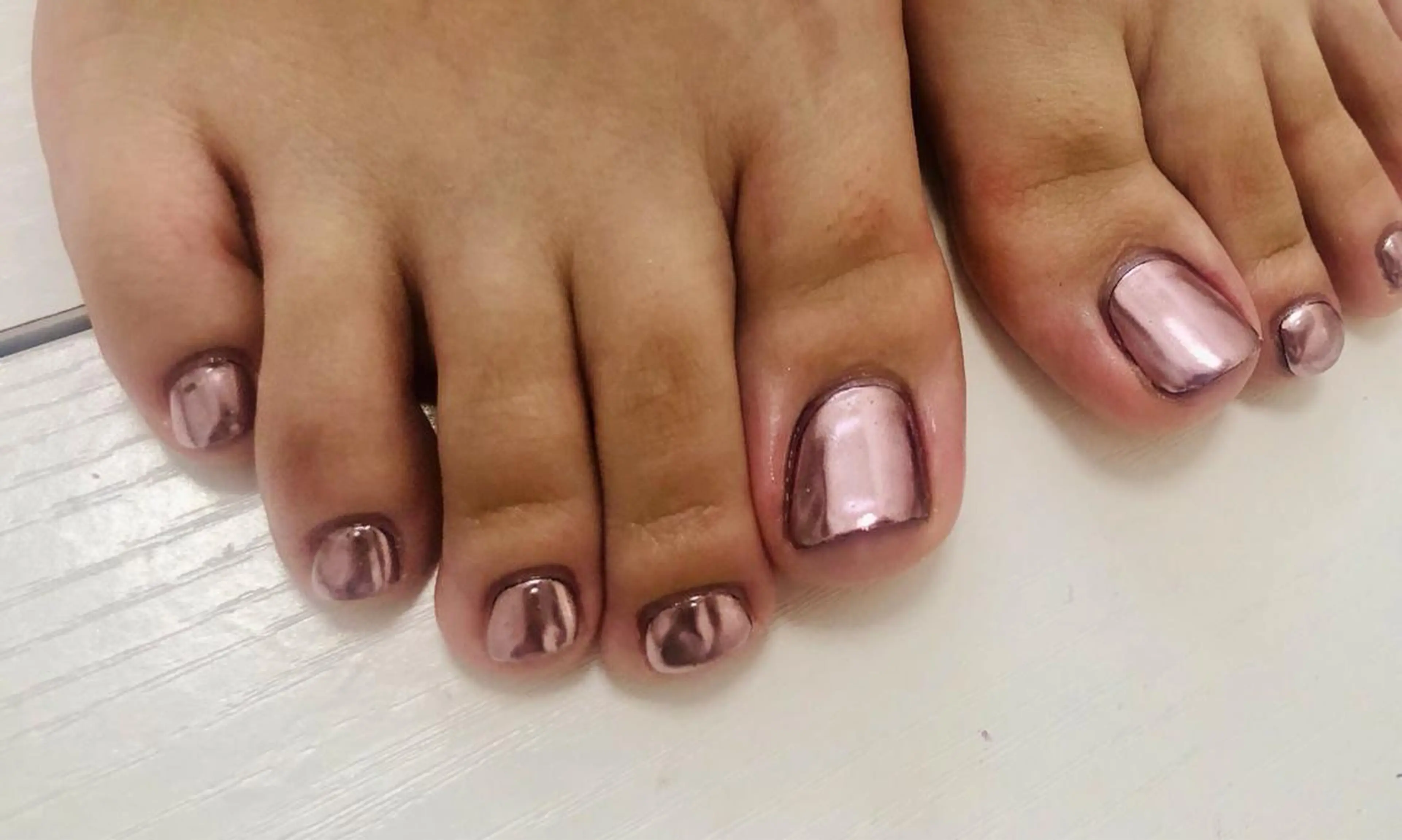 ネイル フットネイル ミラーネイル フットネイル mogunail &blowのネイルデザイン