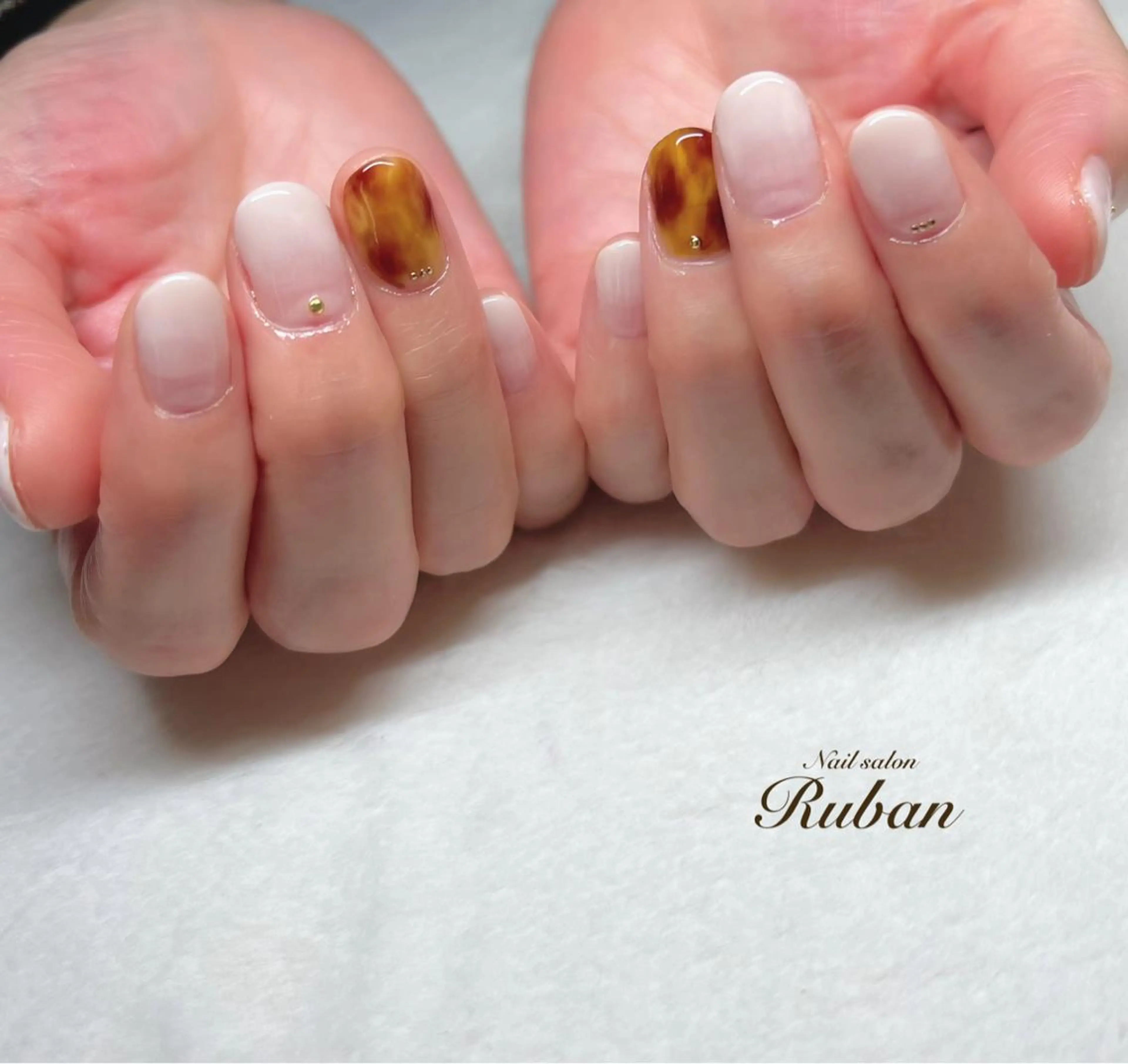 ネイル べっ甲ネイル グラデーション Nail salon Rubanのネイルデザイン
