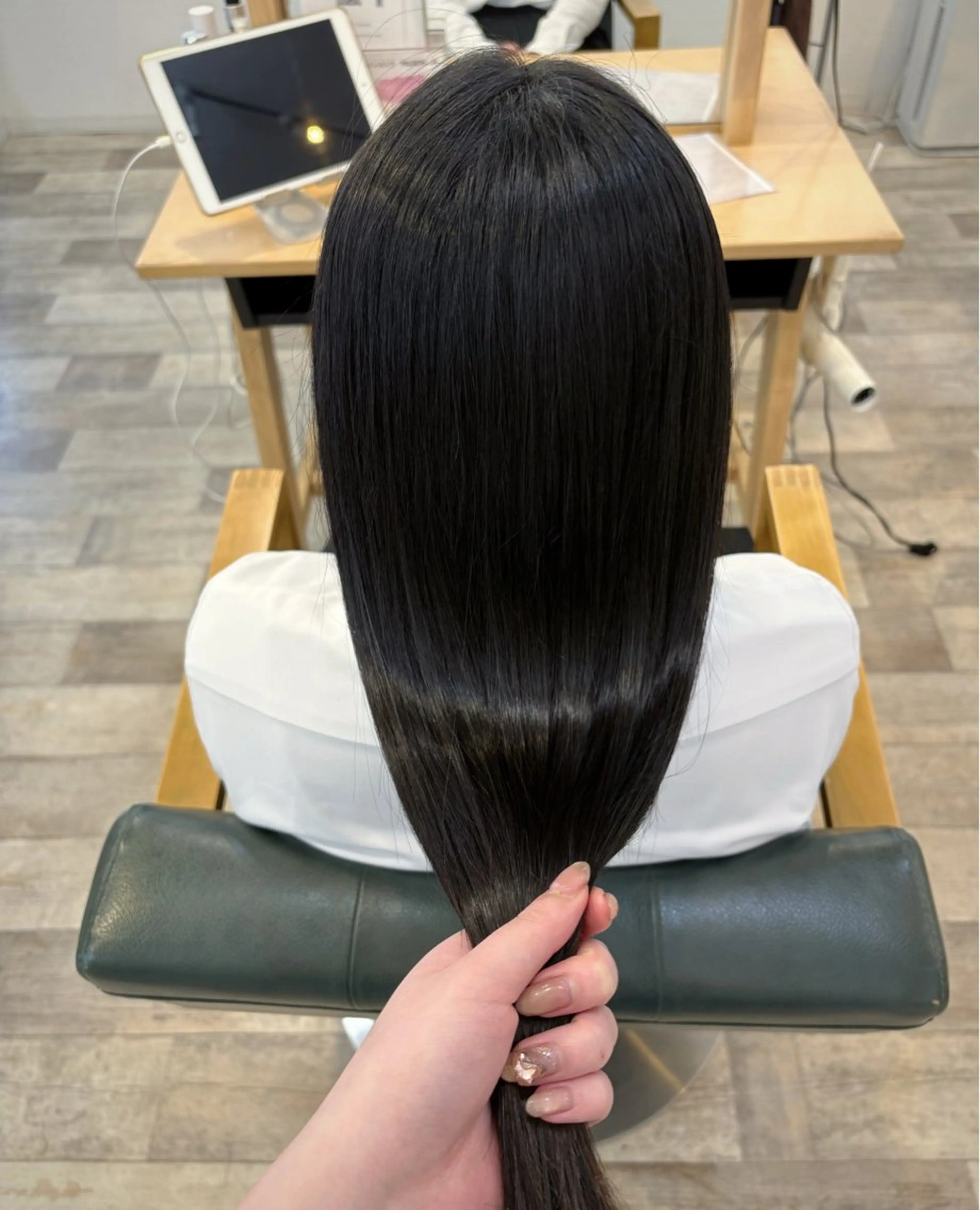 ロング 縮毛矯正 うる艶カラー/韓国風 折戸光希のヘアスタイル