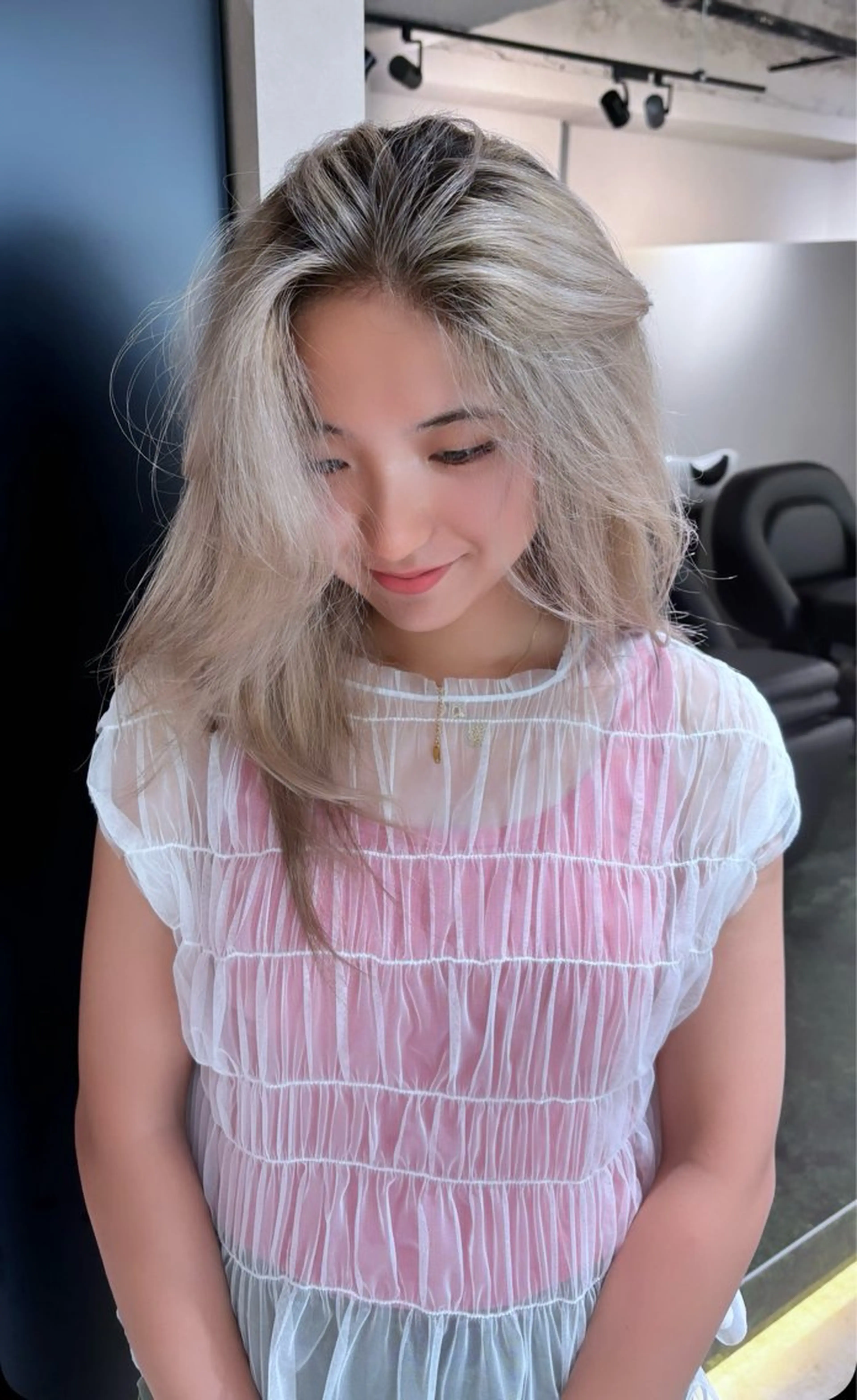 ミディアム karin🪩海外風 バタフライカットのヘアスタイル