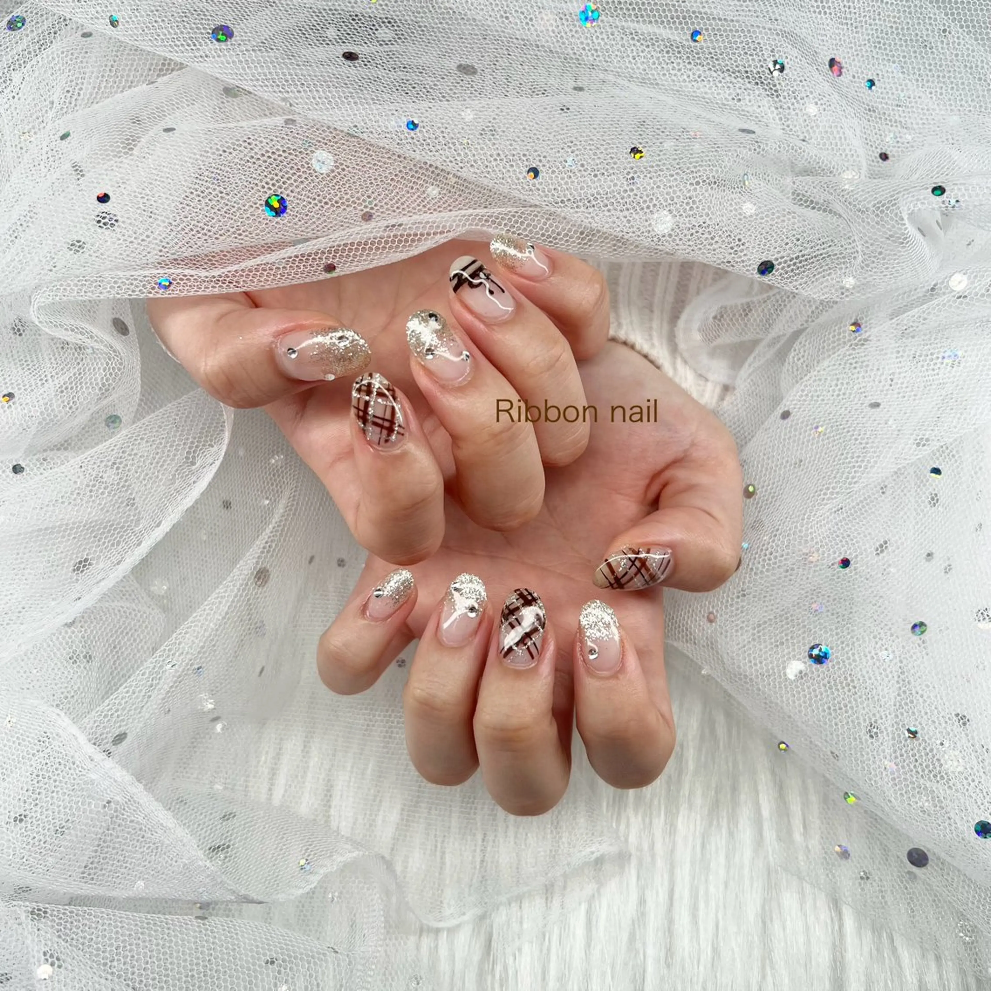 ネイル ラメ(グリッター) ラメグラデーション リボン バレンタイン Nail Ambra 天王寺店所属・Nail Ambra 小山のネイルデザイン