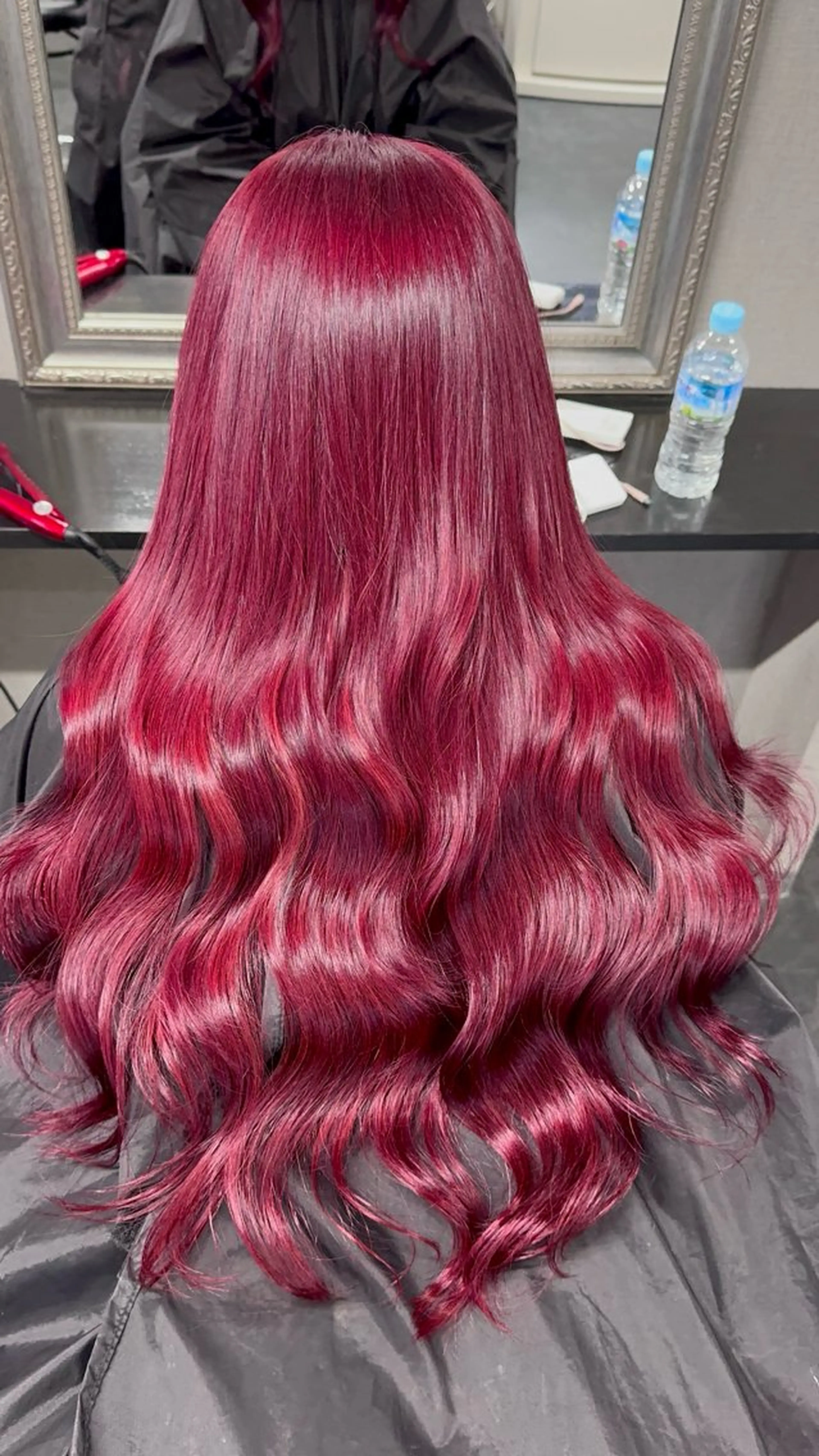 ロング カラー ヘアアレンジ レッドカラー ヘアカラー ホワイトカラー/ ピンクベージュにったのヘアスタイル