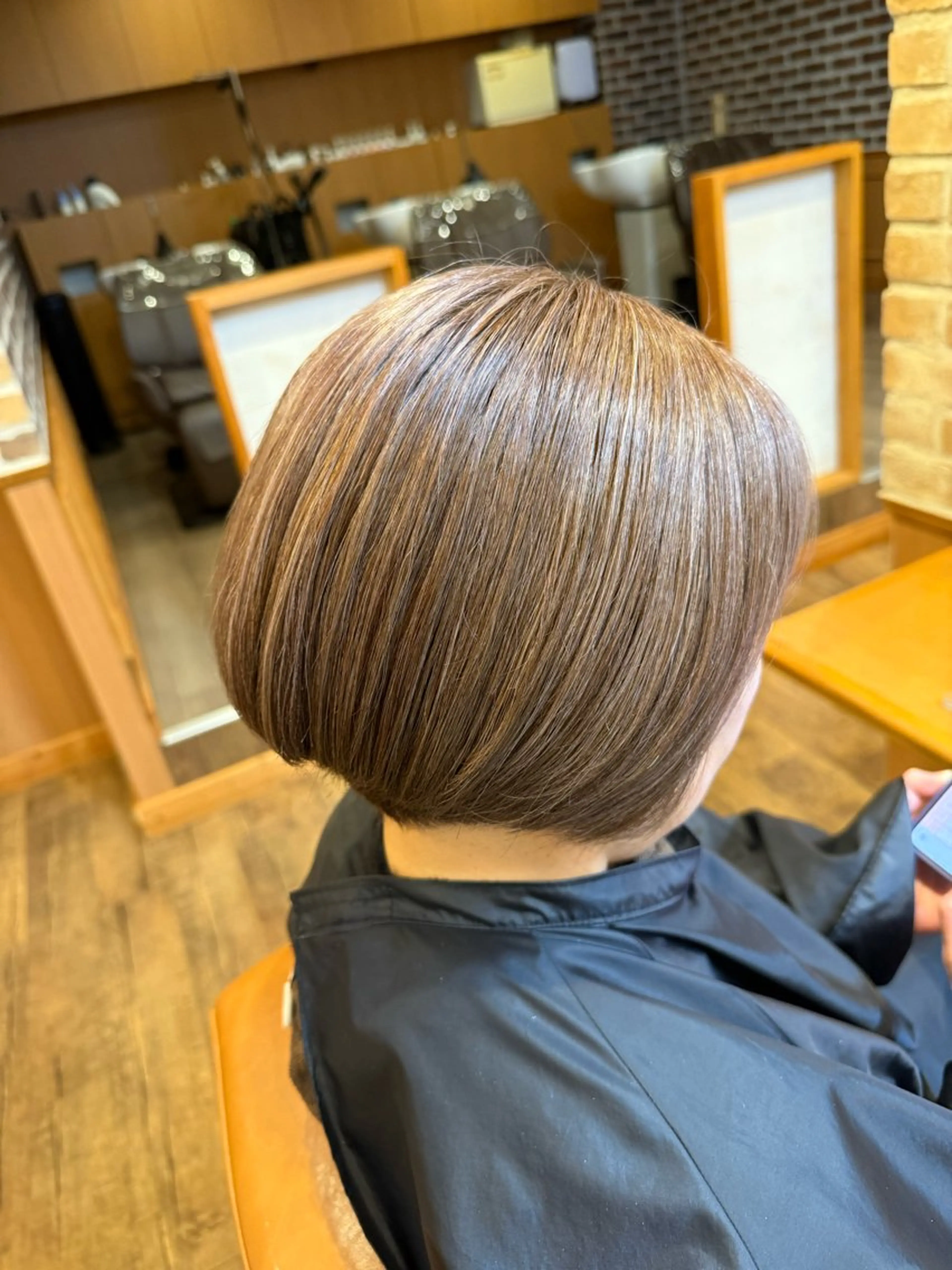 ショート ヘアカラー 亀井 啓汰のヘアスタイル