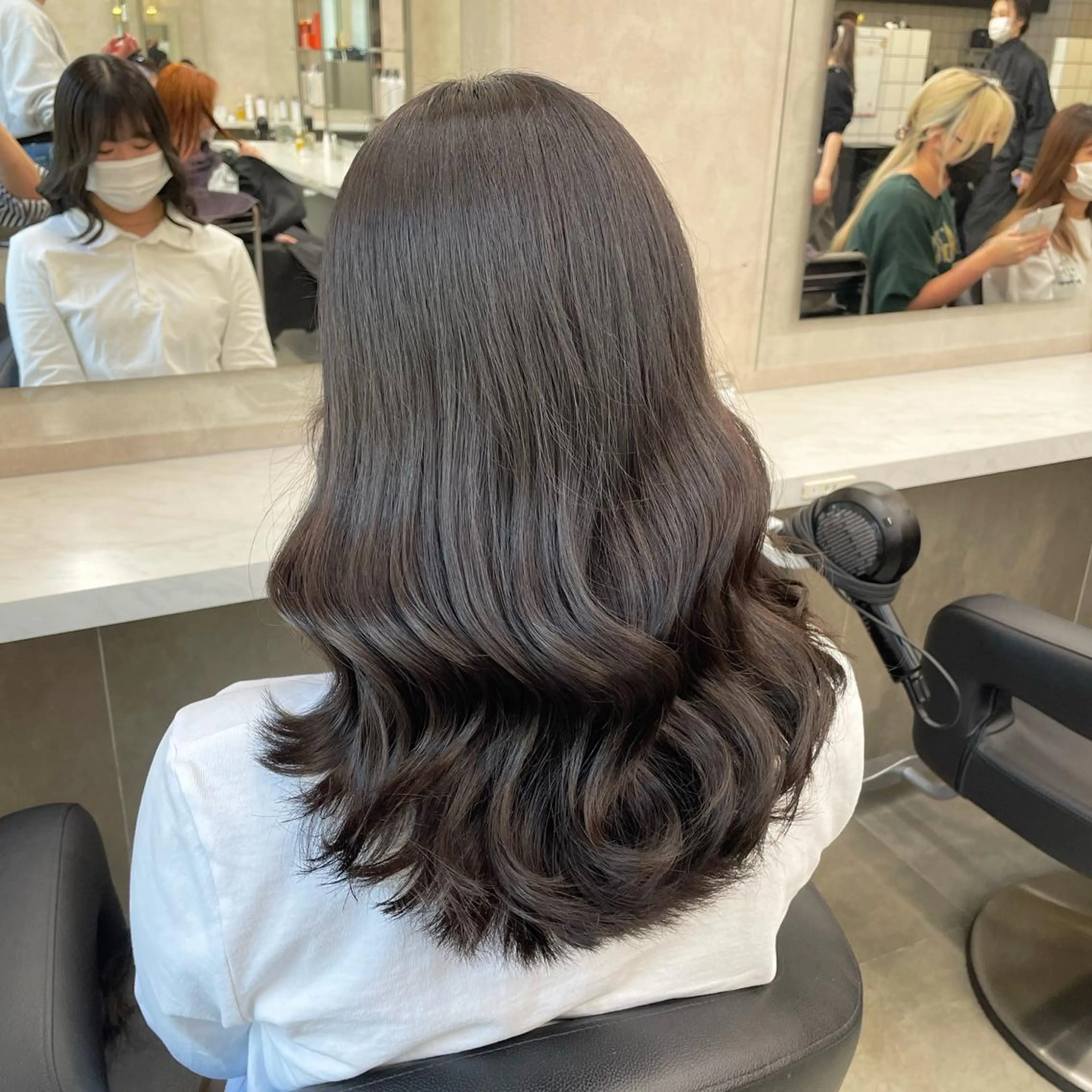 ミディアム カラー パーマ ヘアアレンジ メンズ キッズ ネイル マツエク・マツパ 🦋韓国レイヤー｜ 透明感グレージュ🦋のヘアスタイル