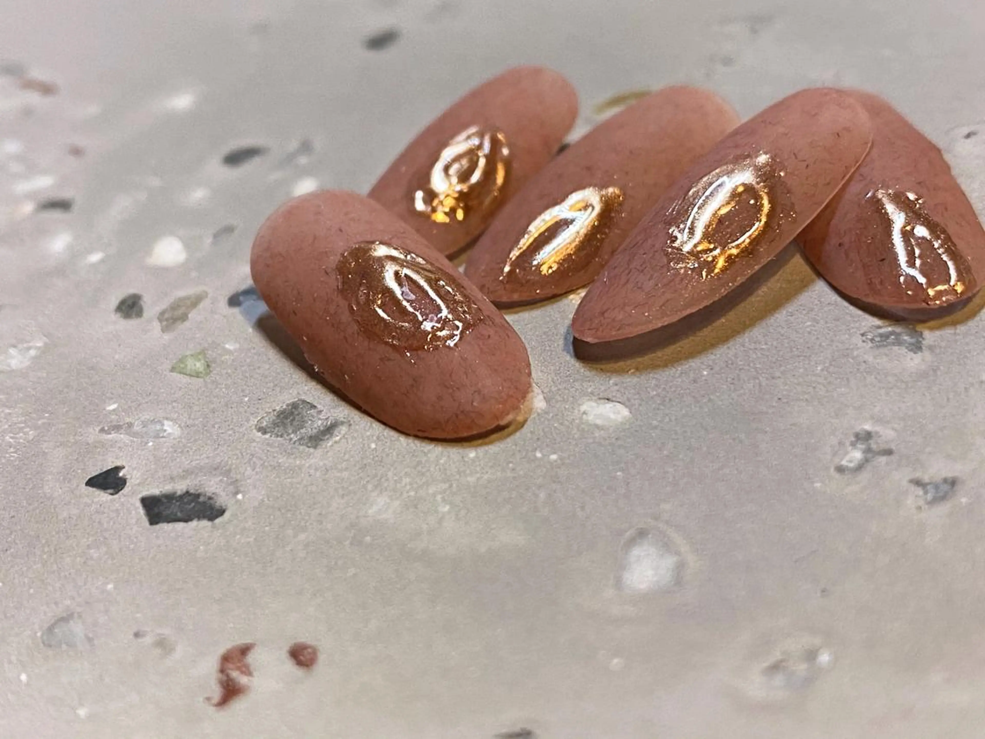 ネイル マットネイル ミラーネイル ニュアンスネイル ハンドネイル 🌿Charme🌿 MAIのネイルデザイン