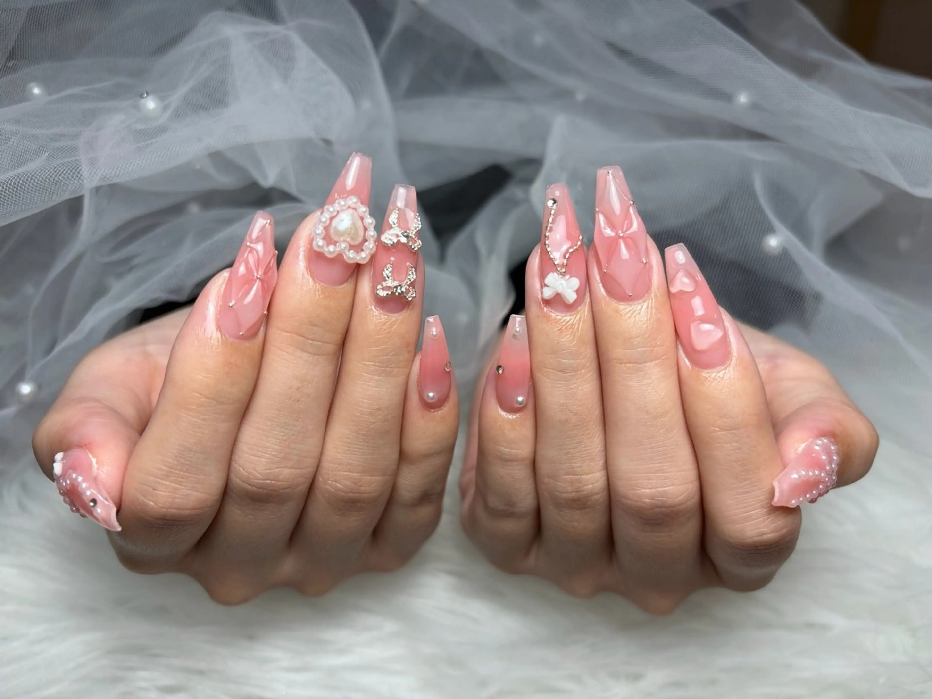 ネイル アートネイル 長さ出し ジェルネイル 韓国ネイル マグネットネイル ハンドネイル Cloudy Chan Nailのネイルデザイン