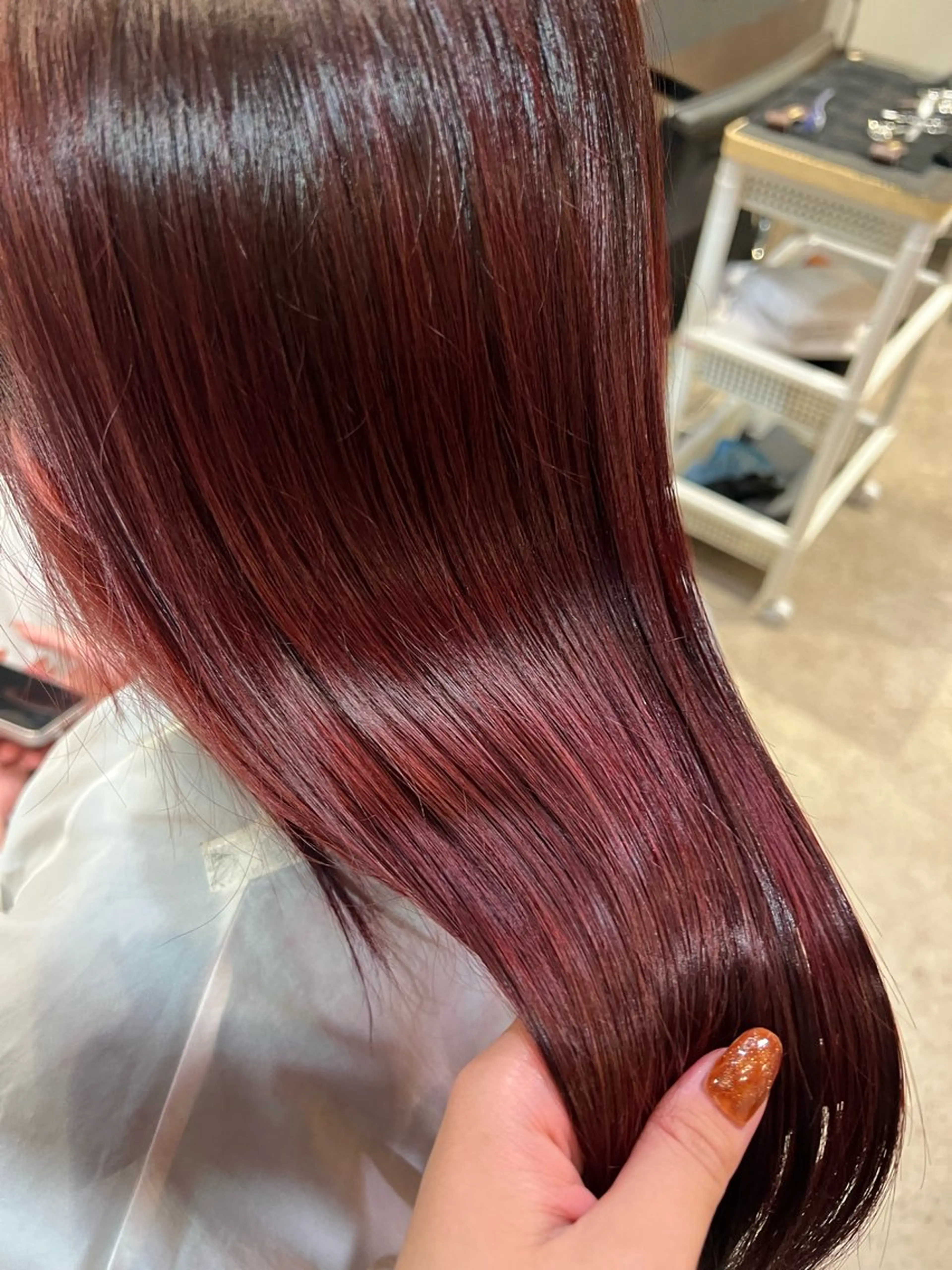 ロング カラー レッドカラー 明 (めい)のヘアスタイル