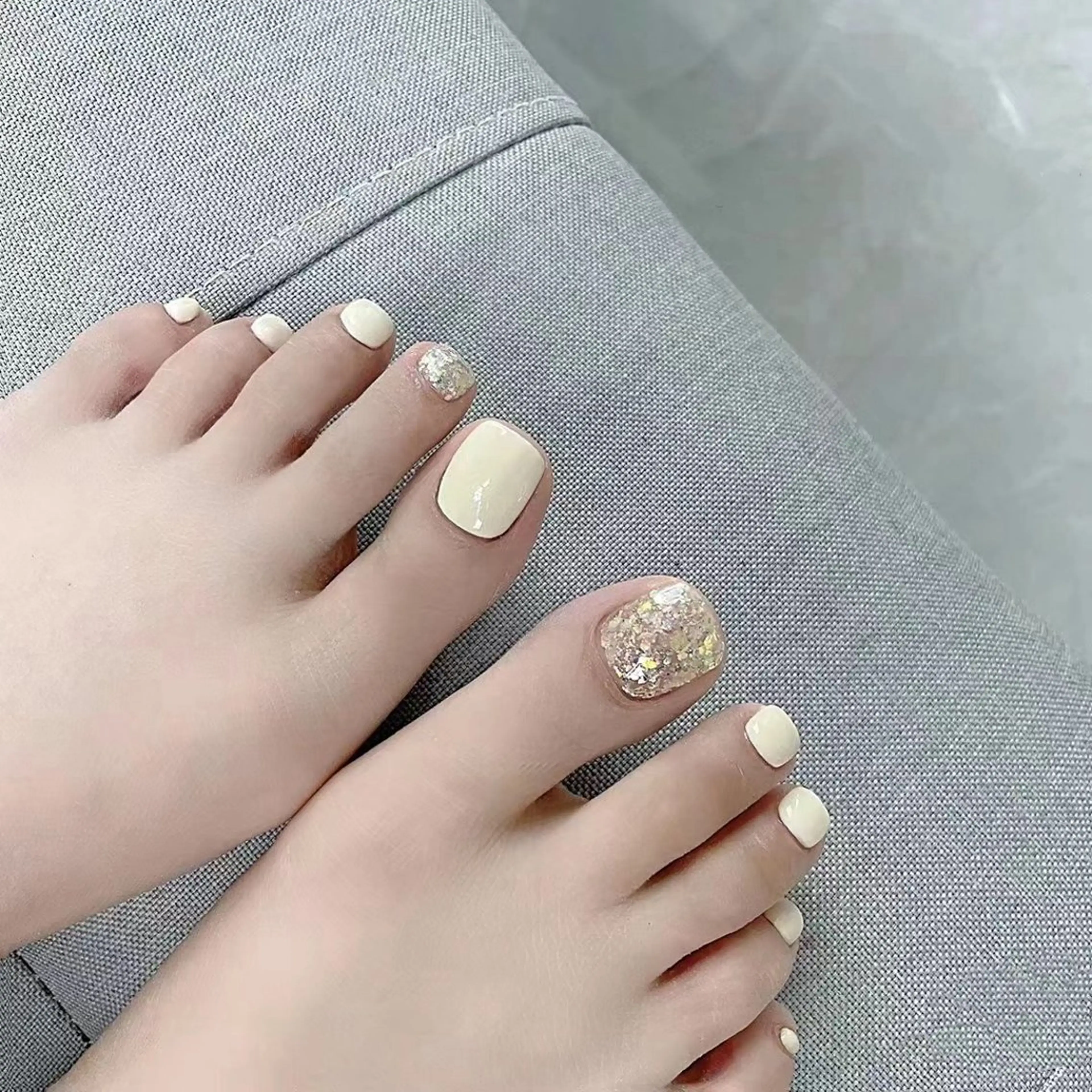 ネイル フットネイル ラメ(グリッター) ワンカラーネイル BabyYouMi nailのネイルデザイン