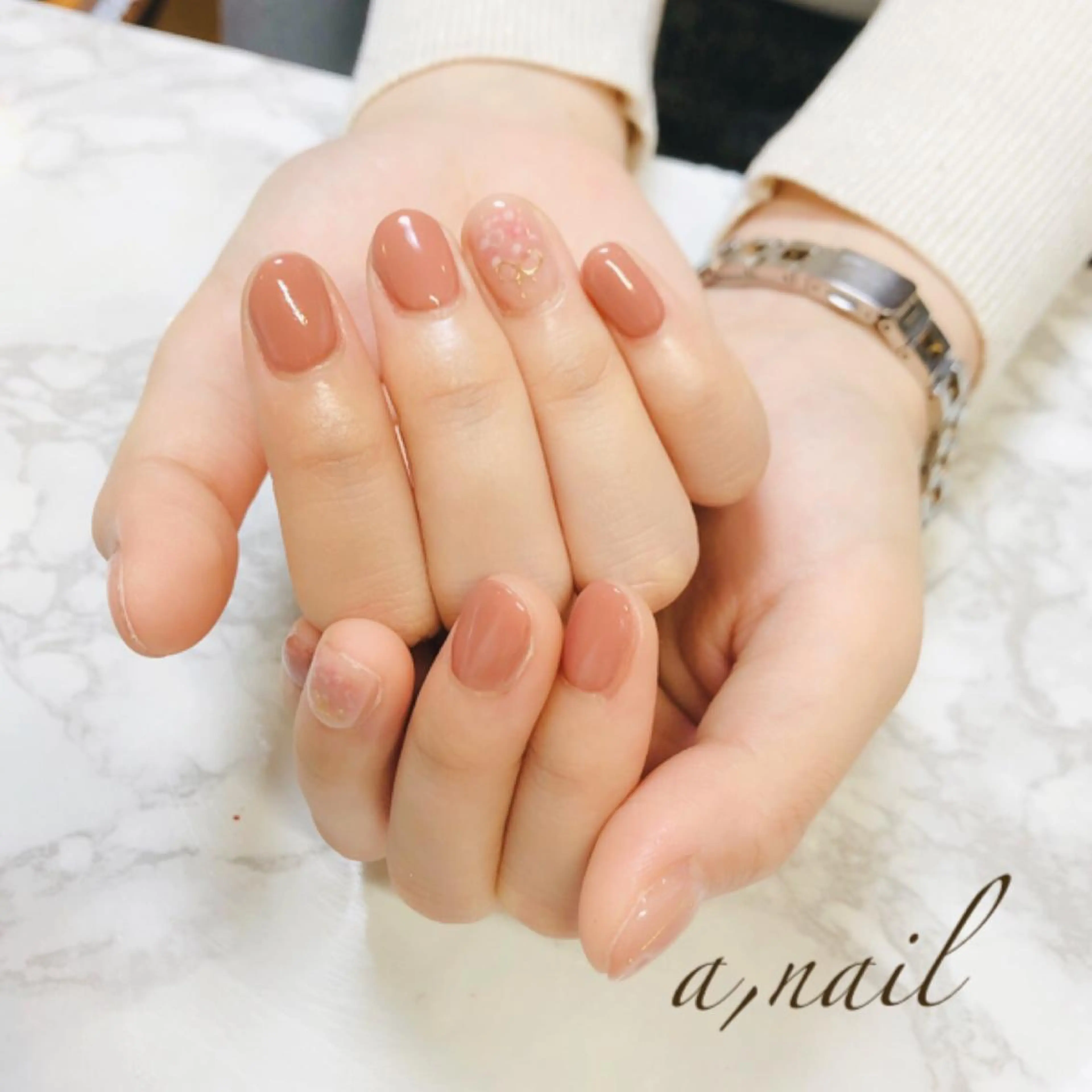 ネイル フットネイル ラメ(グリッター) ニュアンスネイル オフィスネイル ワンカラーネイル ハンドネイル ネイルサロン エーネイルのネイルデザイン