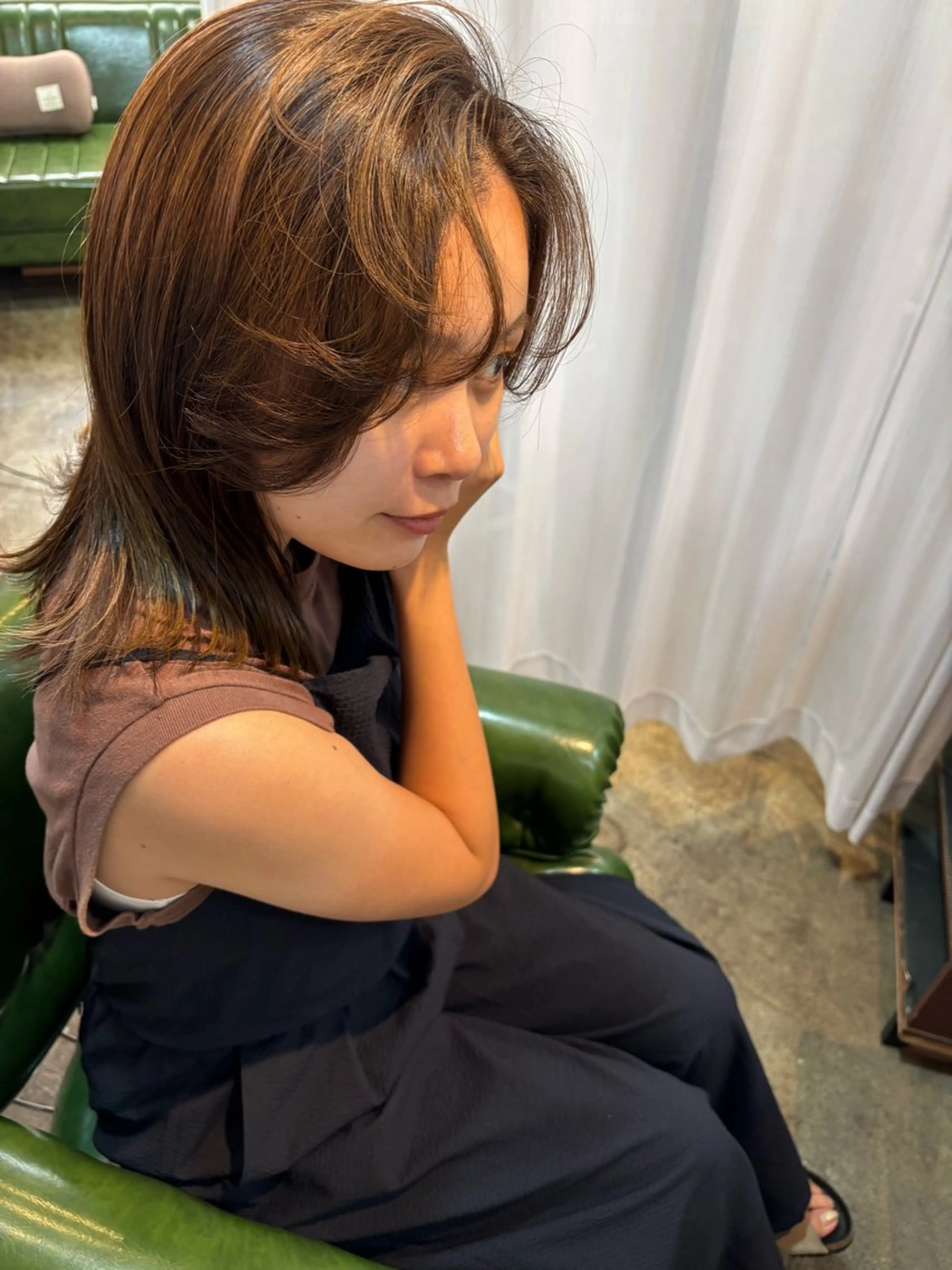 ミディアム カラー ヘアーロウル ニコラのヘアスタイル