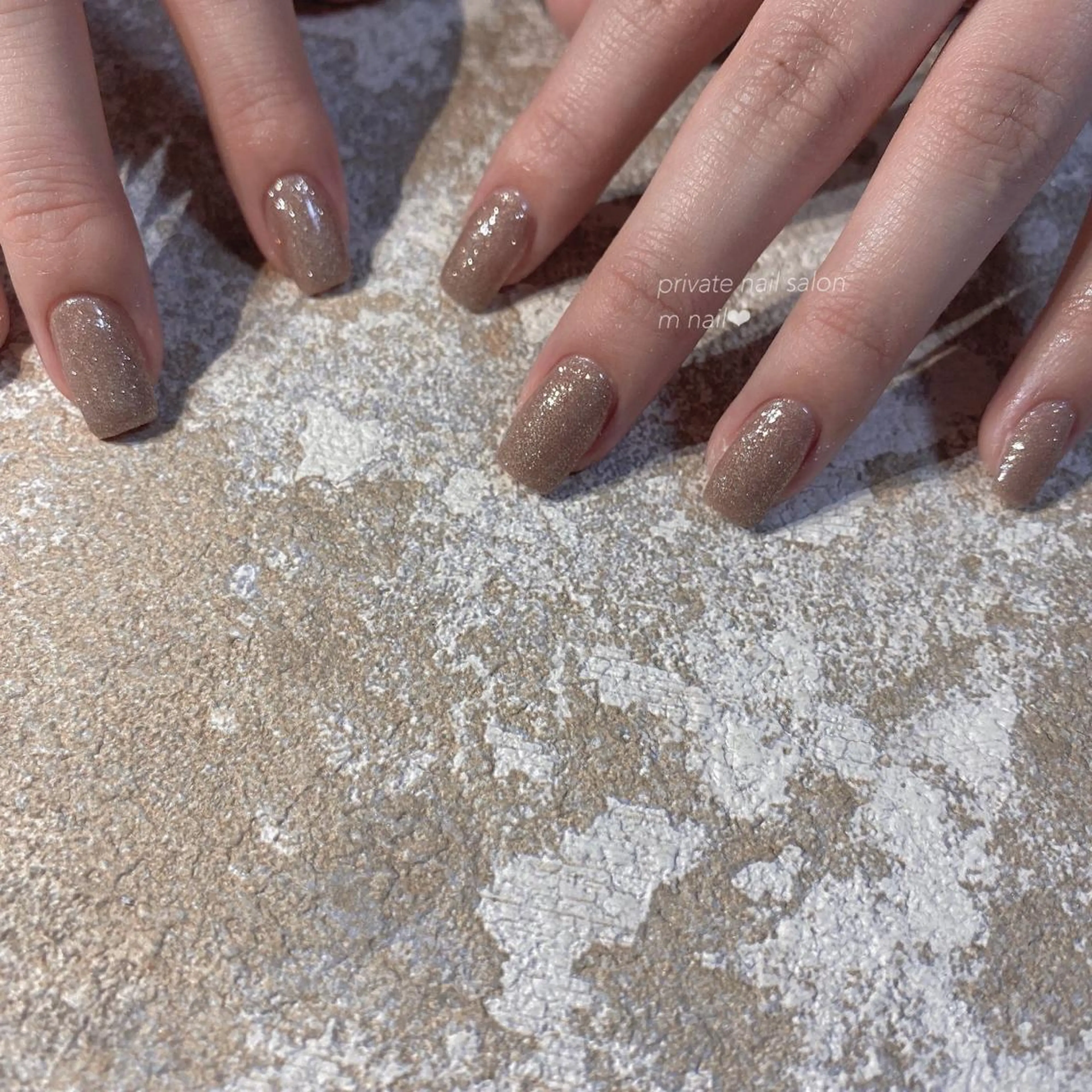 ネイル ブラウン ワンカラーネイル ハンドネイル 小河原 舞のネイルデザイン