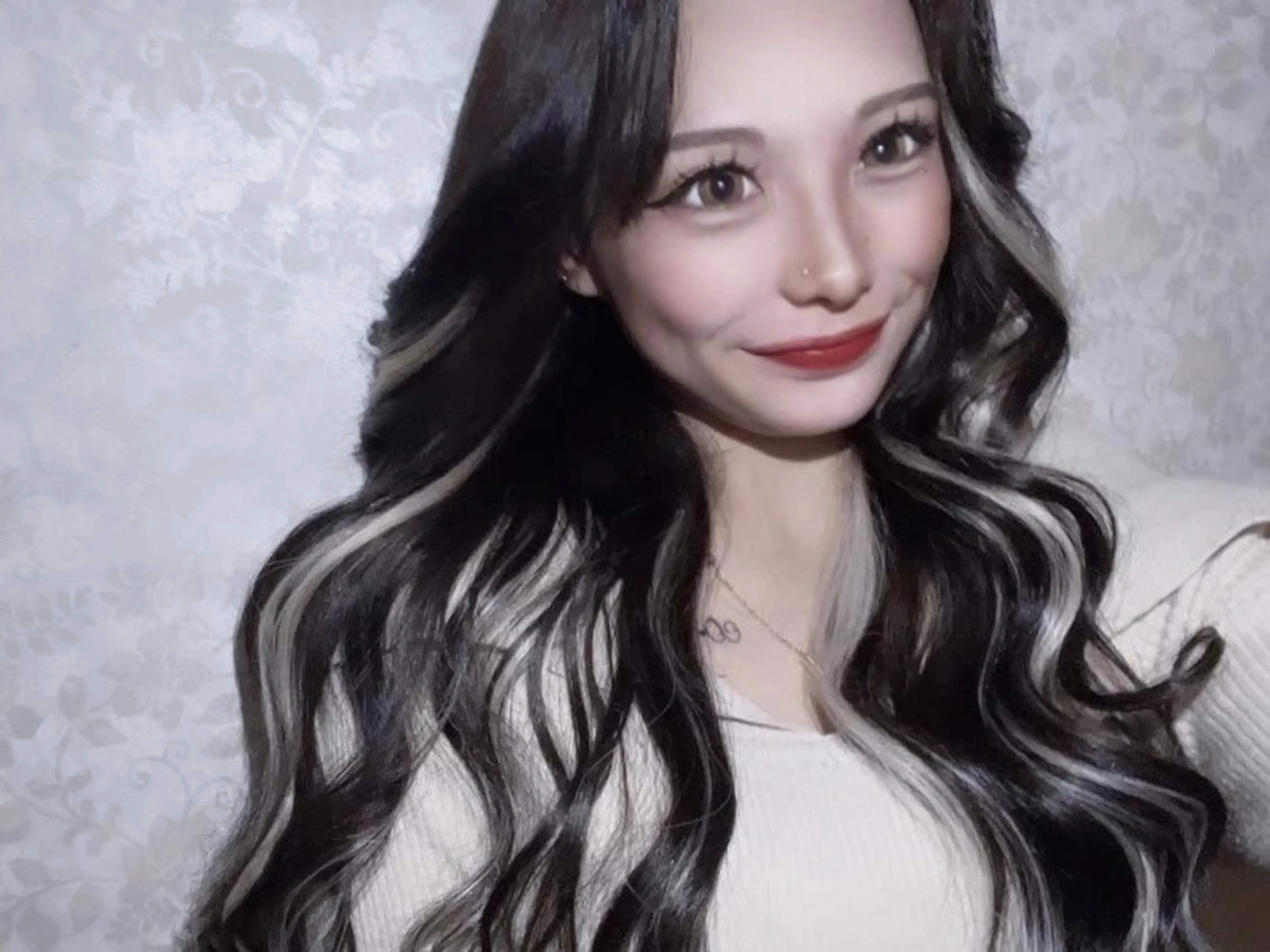 ロング KOSEI シールエクステのヘアスタイル
