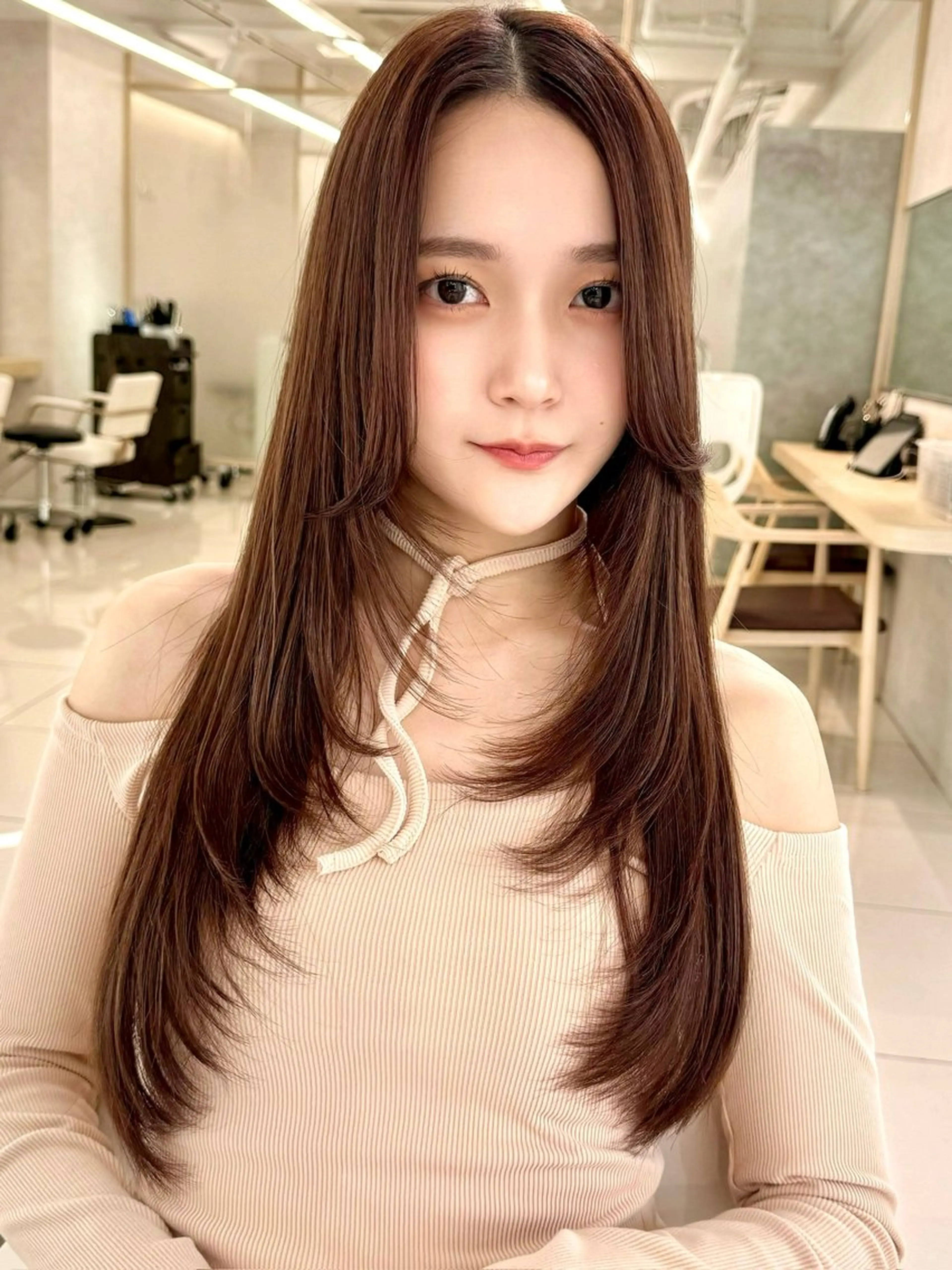 ロング 韓国風ヘア レイヤーカット ロング 小顔カット カット 三鷹で1番ショート ボブをカットする新谷のヘアスタイル