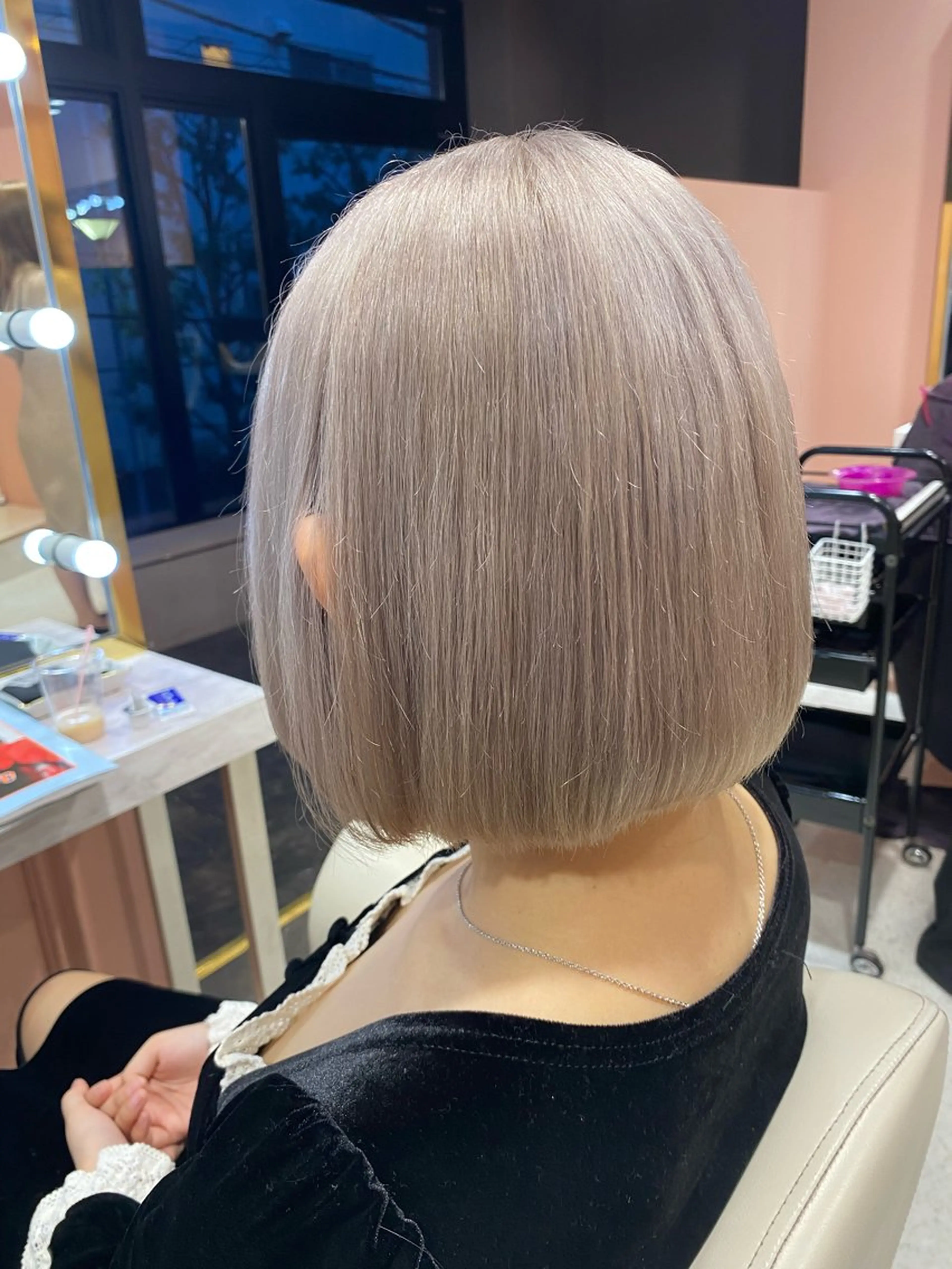 ショート カラー ベージュカラー 透明感カラー ホワイトベージュ Chérie Honokaのヘアスタイル