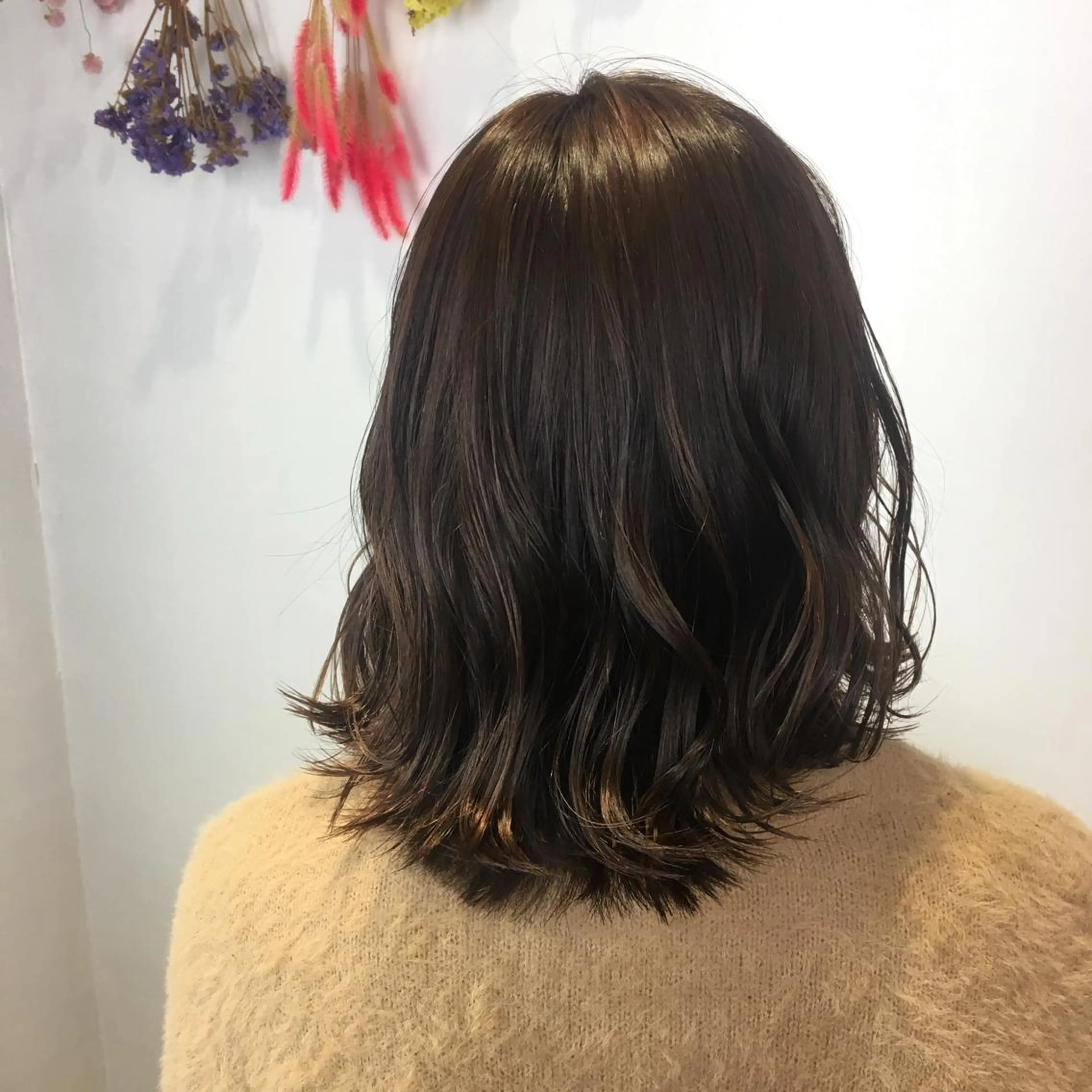 ミディアム カラー アッシュ 小顔レイヤー/ ベージュ🤍Rieのヘアスタイル