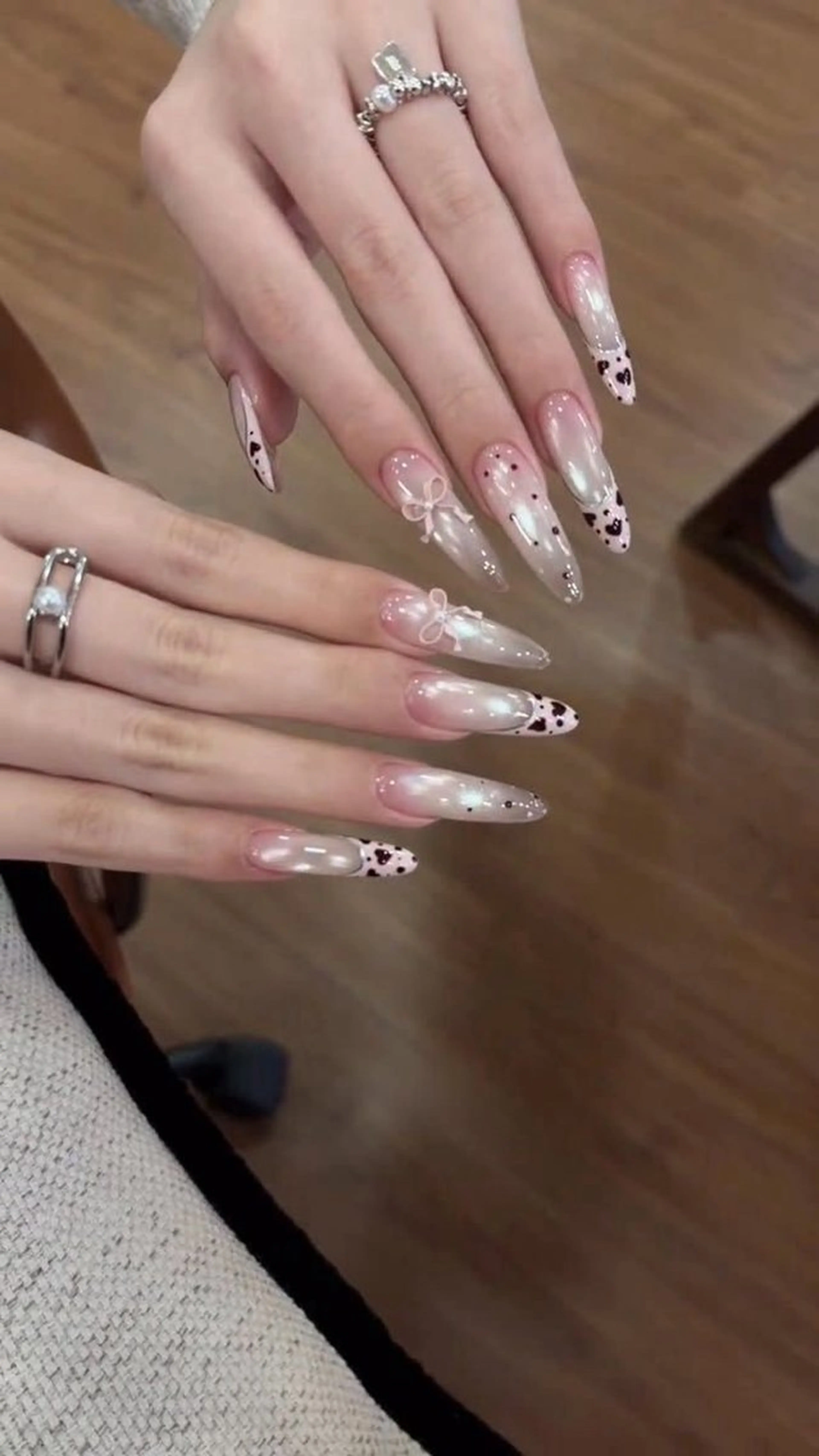 ネイル キラキラネイル 韓国ネイル ロングネイル ワンホンネイル ハンドネイル Josie nail salonのネイルデザイン