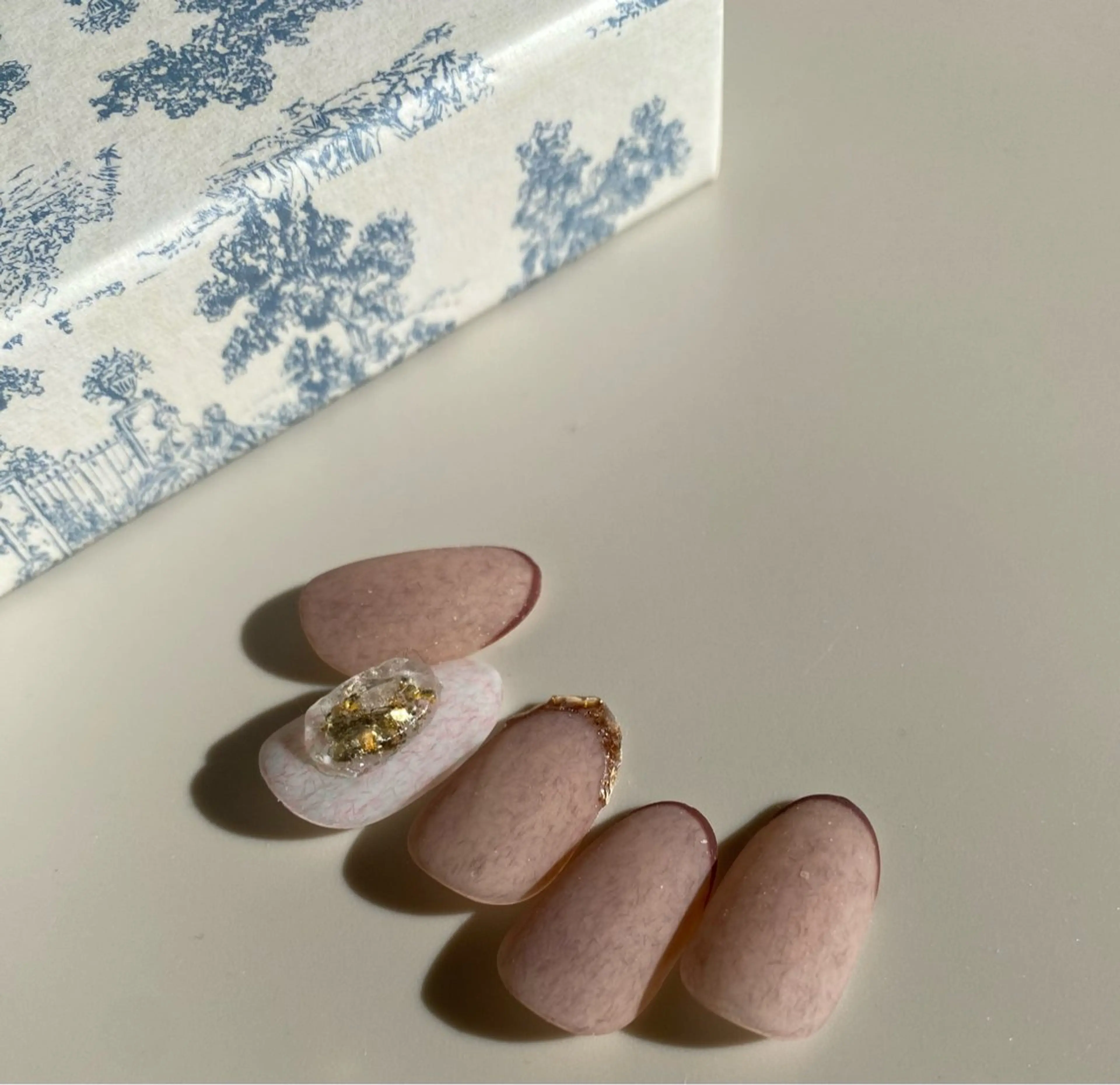 ネイル フレンチネイル ガラスフレンチ ツイードネイル ハンドネイル 🌿Charme🌿 MAIのネイルデザイン