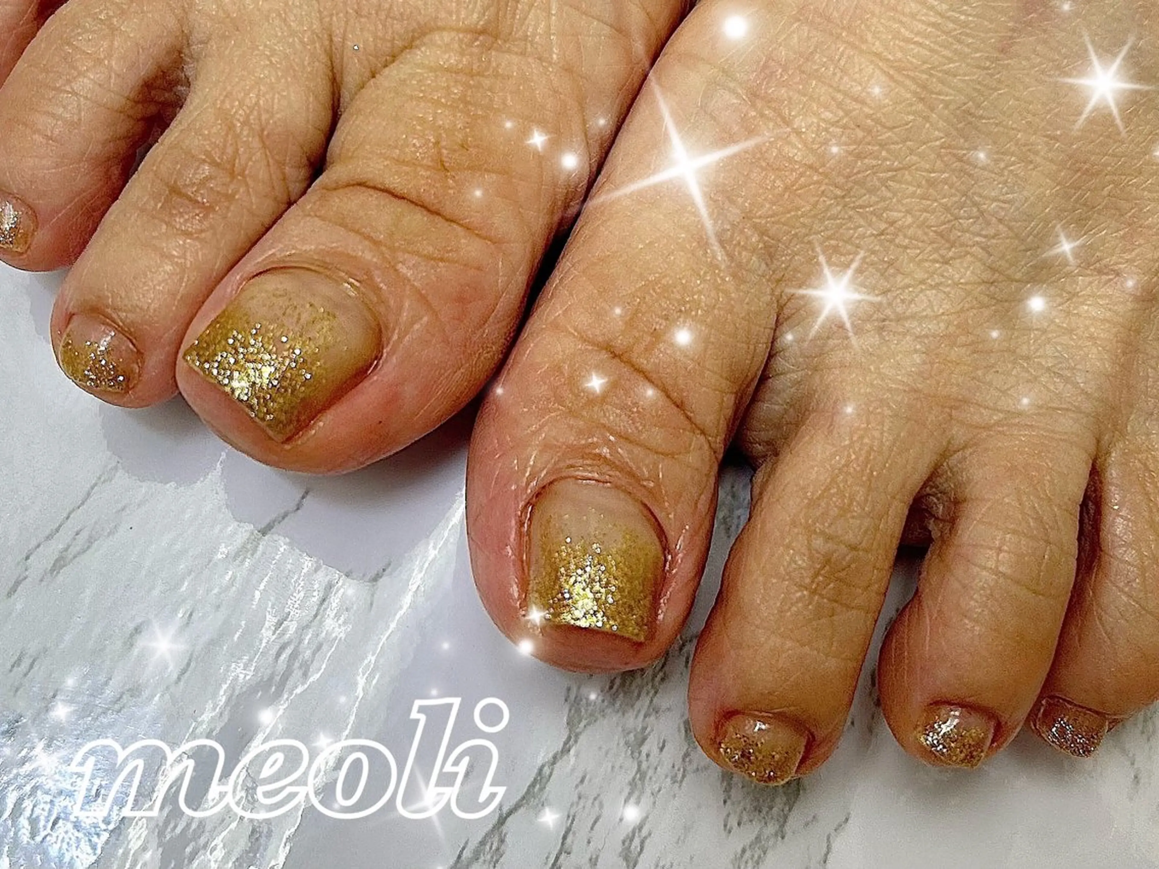 ネイル ゴールド ラメ(グリッター) シンプルネイル フットネイル nail salon meoli　アヤのネイルデザイン