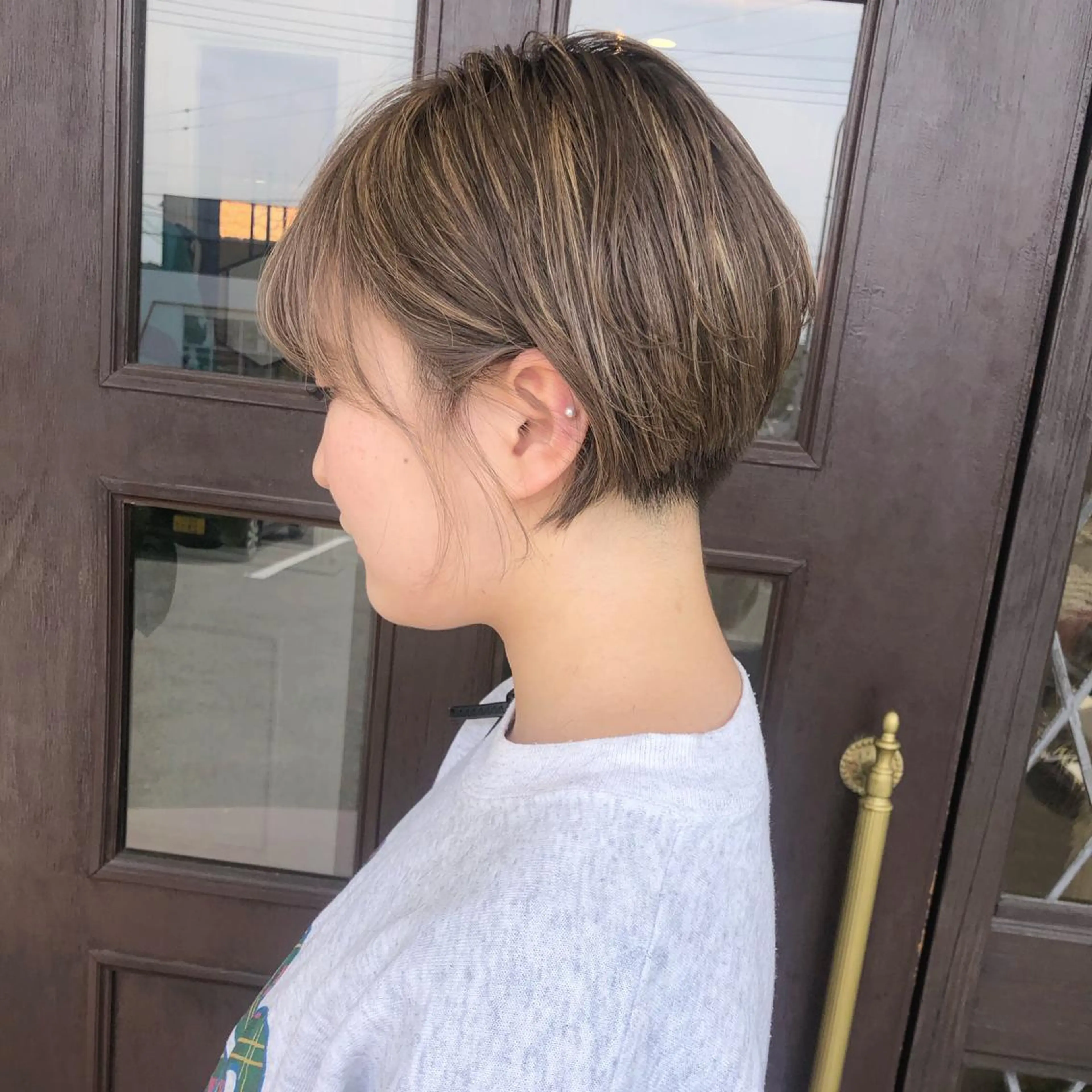 ショート カラー ハイライトカラー ハイライト カット ヘアカラー 江原 彩華のヘアスタイル