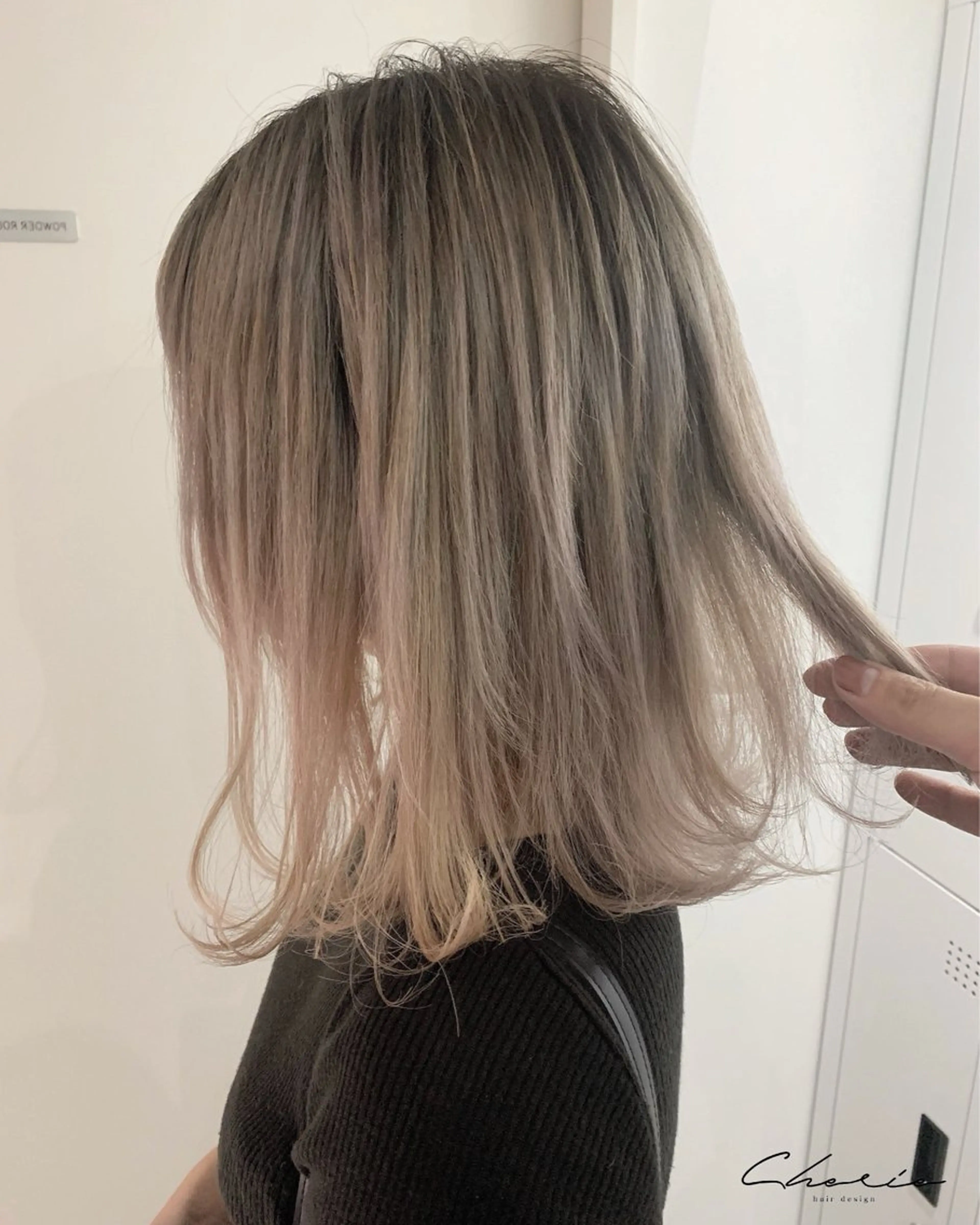 ミディアム カラー ヘアカラー トリートメント CHERIEブリーチ ダブルカラー　天神のヘアスタイル