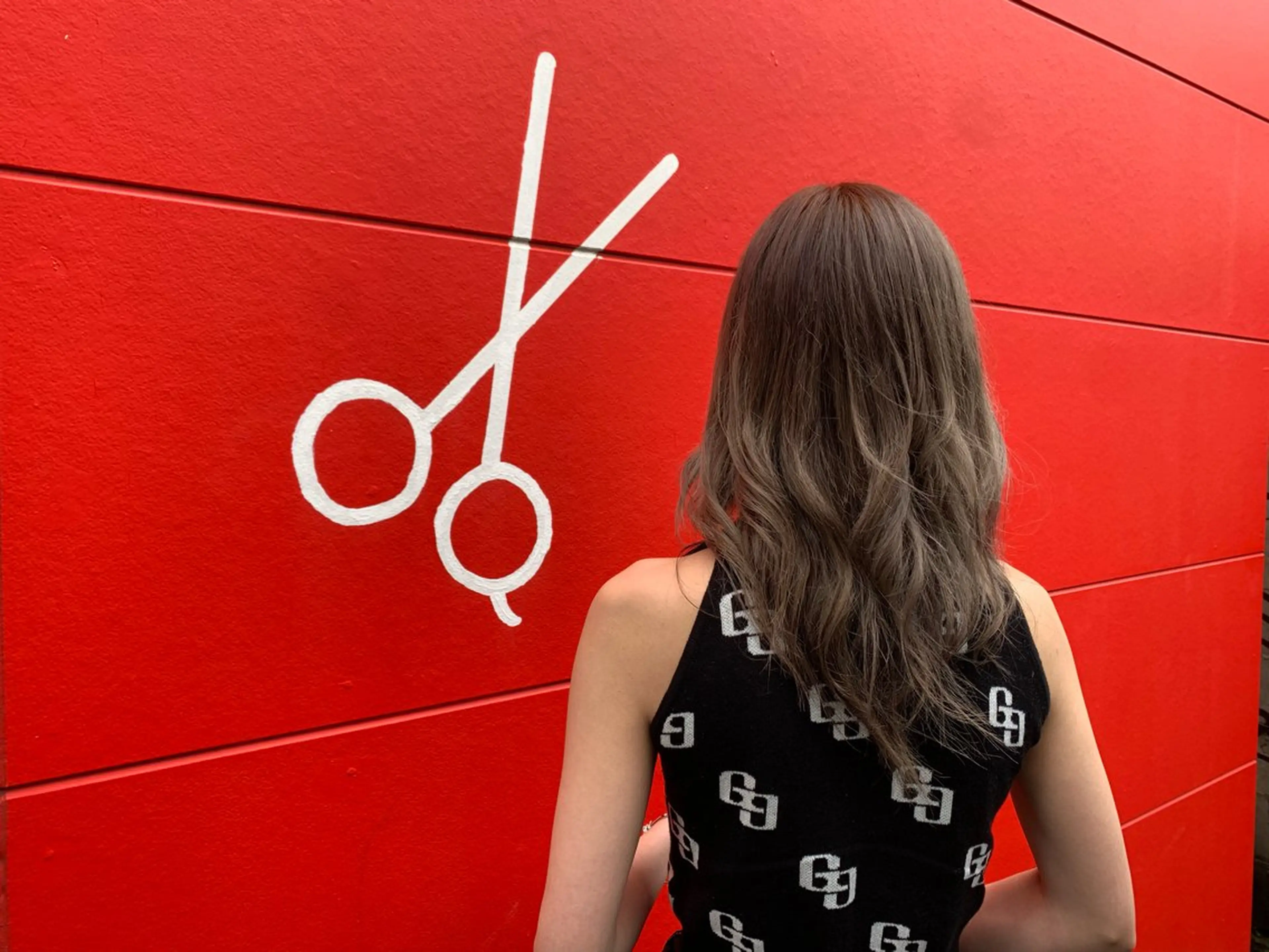 カラー ベージュカラー シルバー 岡本 幸法のヘアスタイル