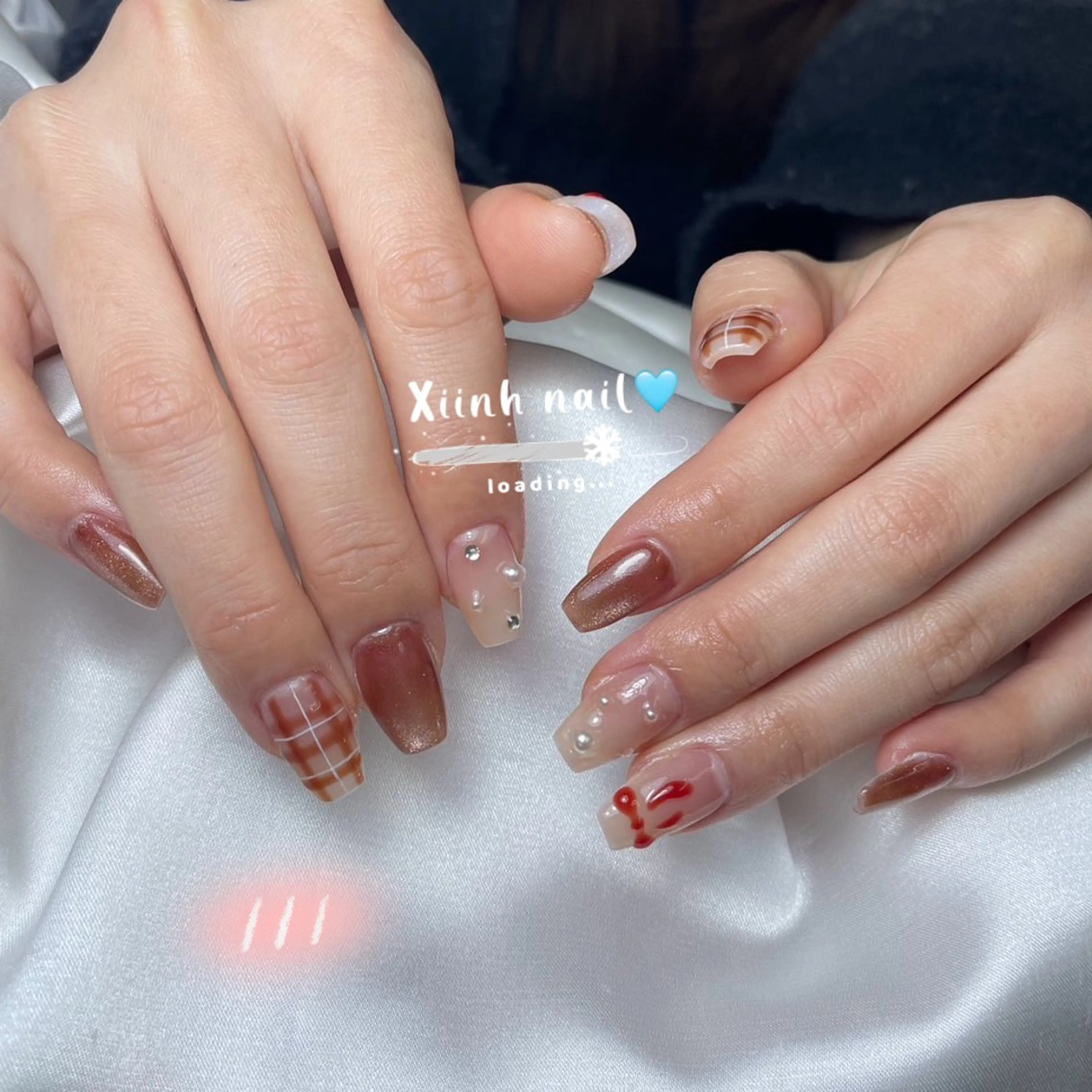 ネイル ブラウン チークネイル 桜ネイル 長さ出し フットネイル ハンドネイル XIINH NAIL SALONのネイルデザイン
