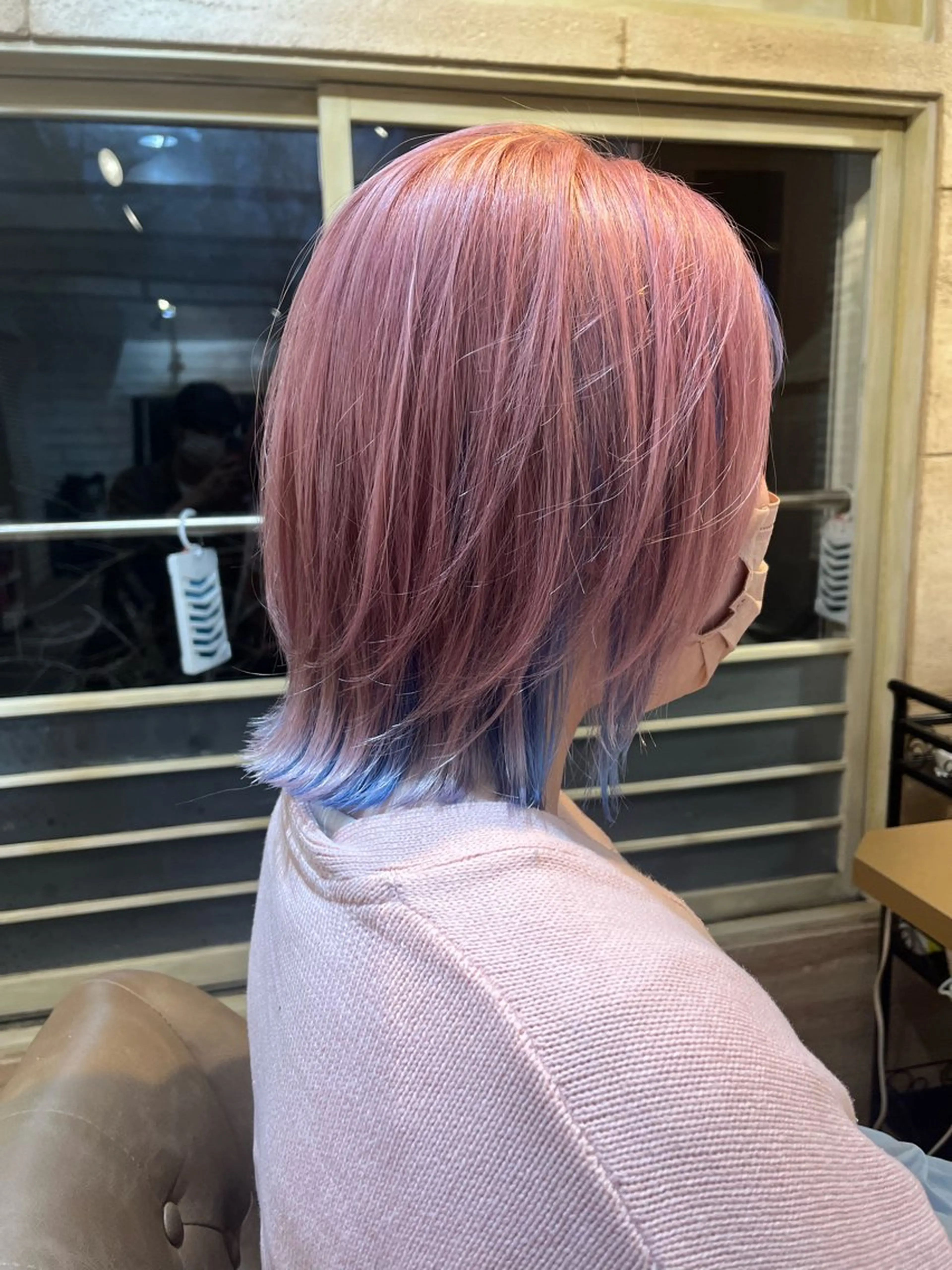 ミディアム カラー くびれヘア くびれレイヤー レイヤーカット 外ハネヘア カラーが上手い 辻悠月のヘアスタイル