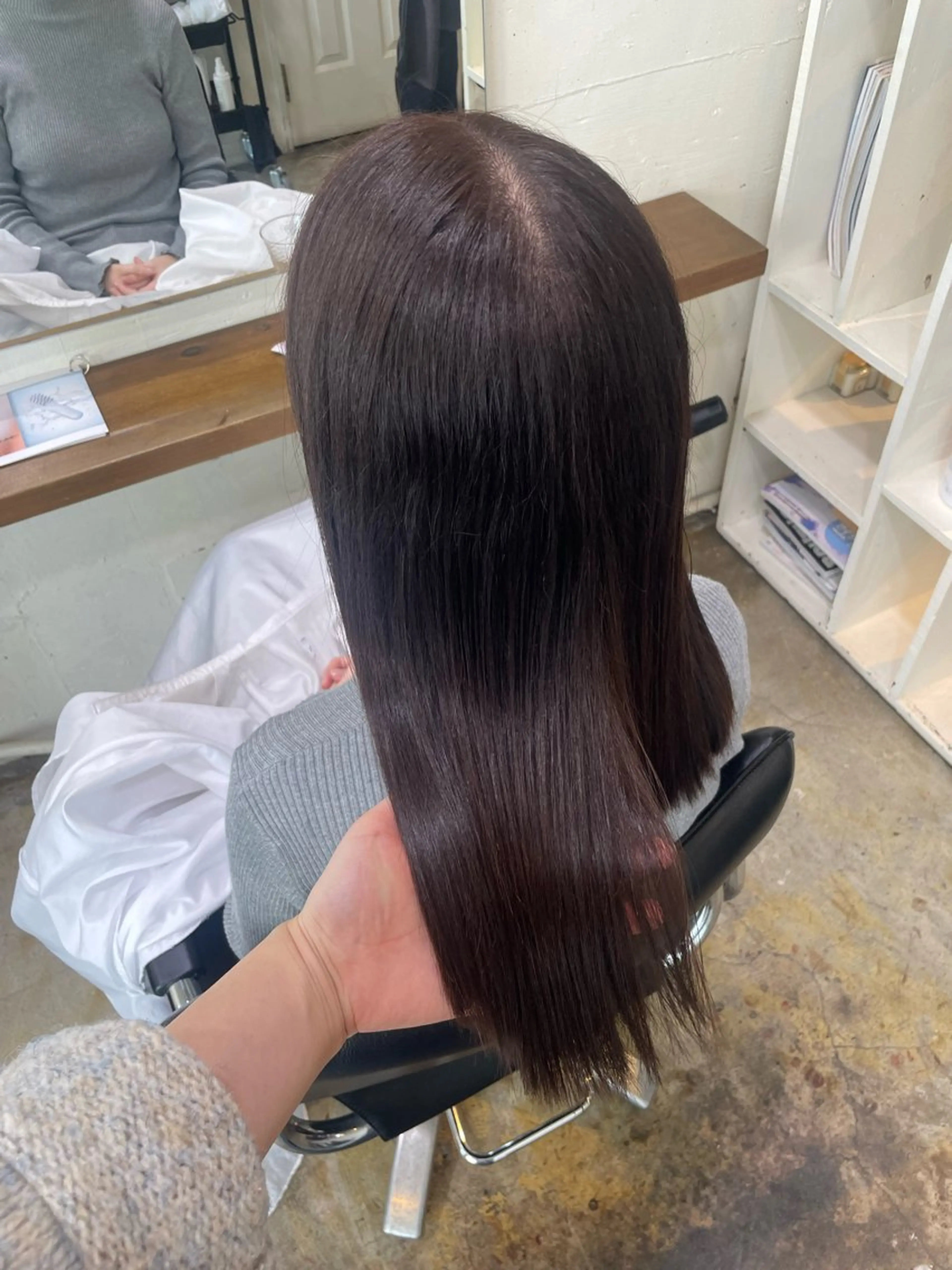 ロング カラー ブラウンカラー ショコラブラウン カット ヘアカラー MIOベージュカラー 柔らかいカラーのヘアスタイル