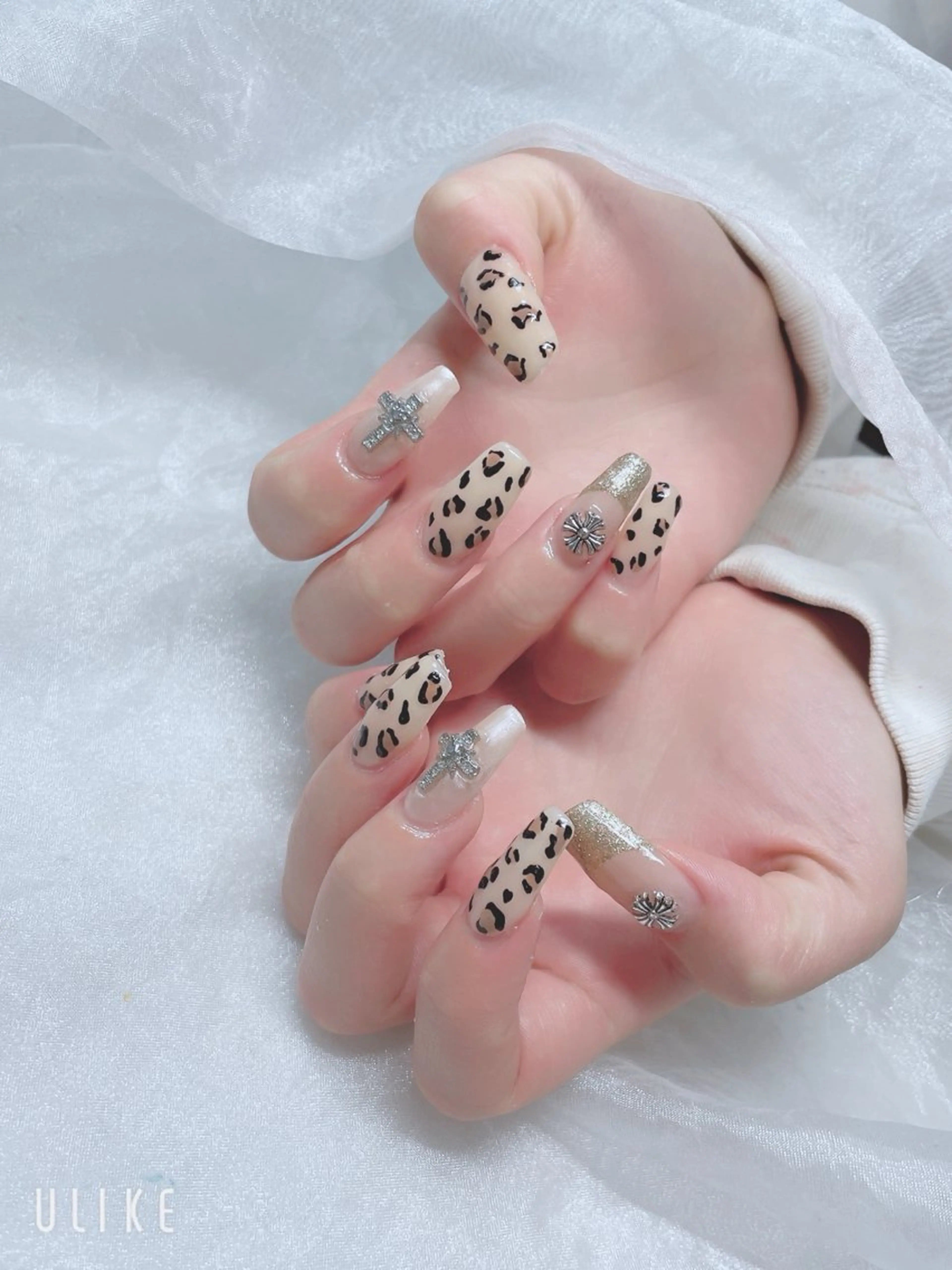 ネイル アニマル柄 フレンチネイル ゴールド BABY LION :Linaのネイルデザイン