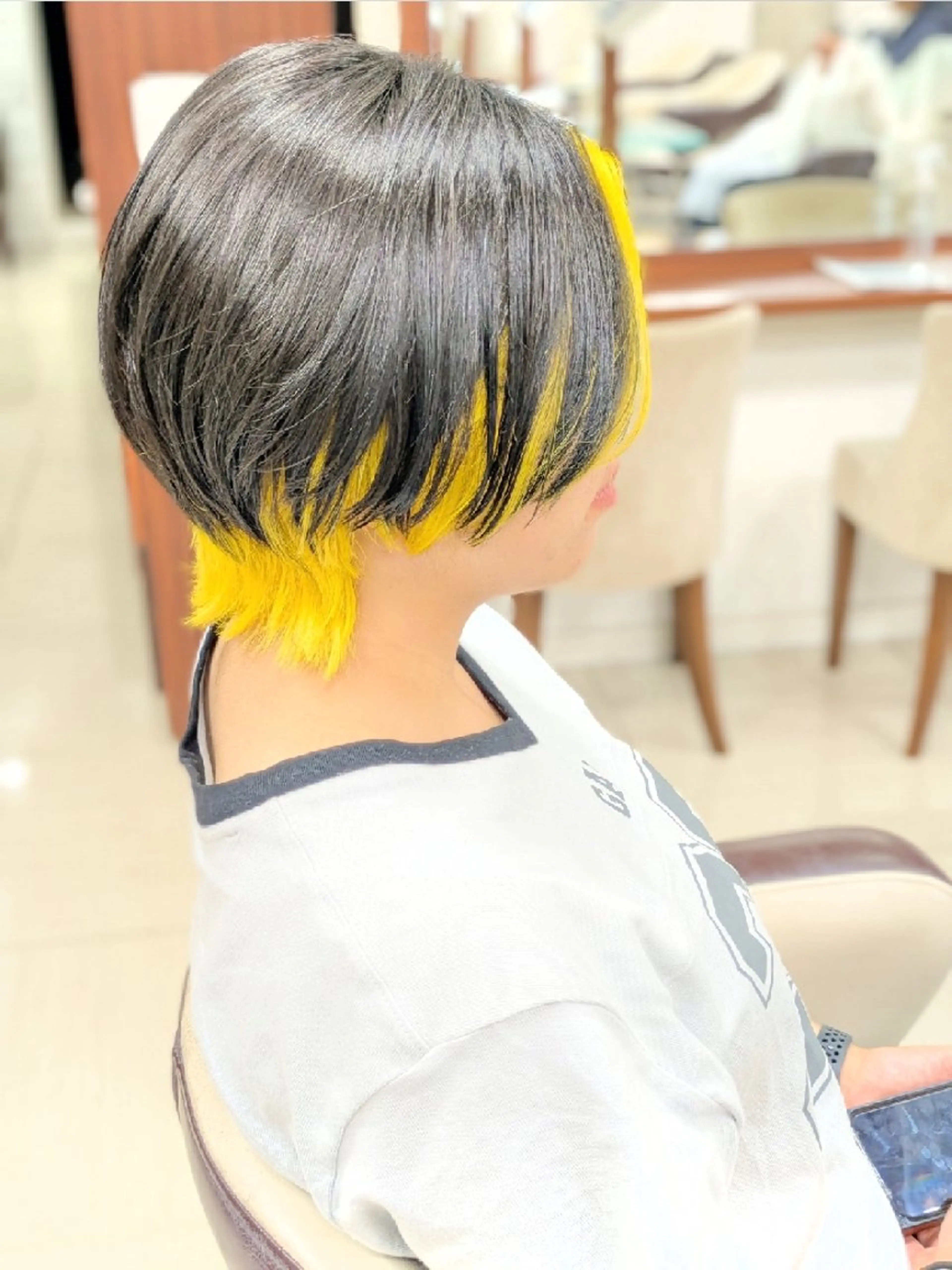 ショート Yoko ブリーチカラーのヘアスタイル