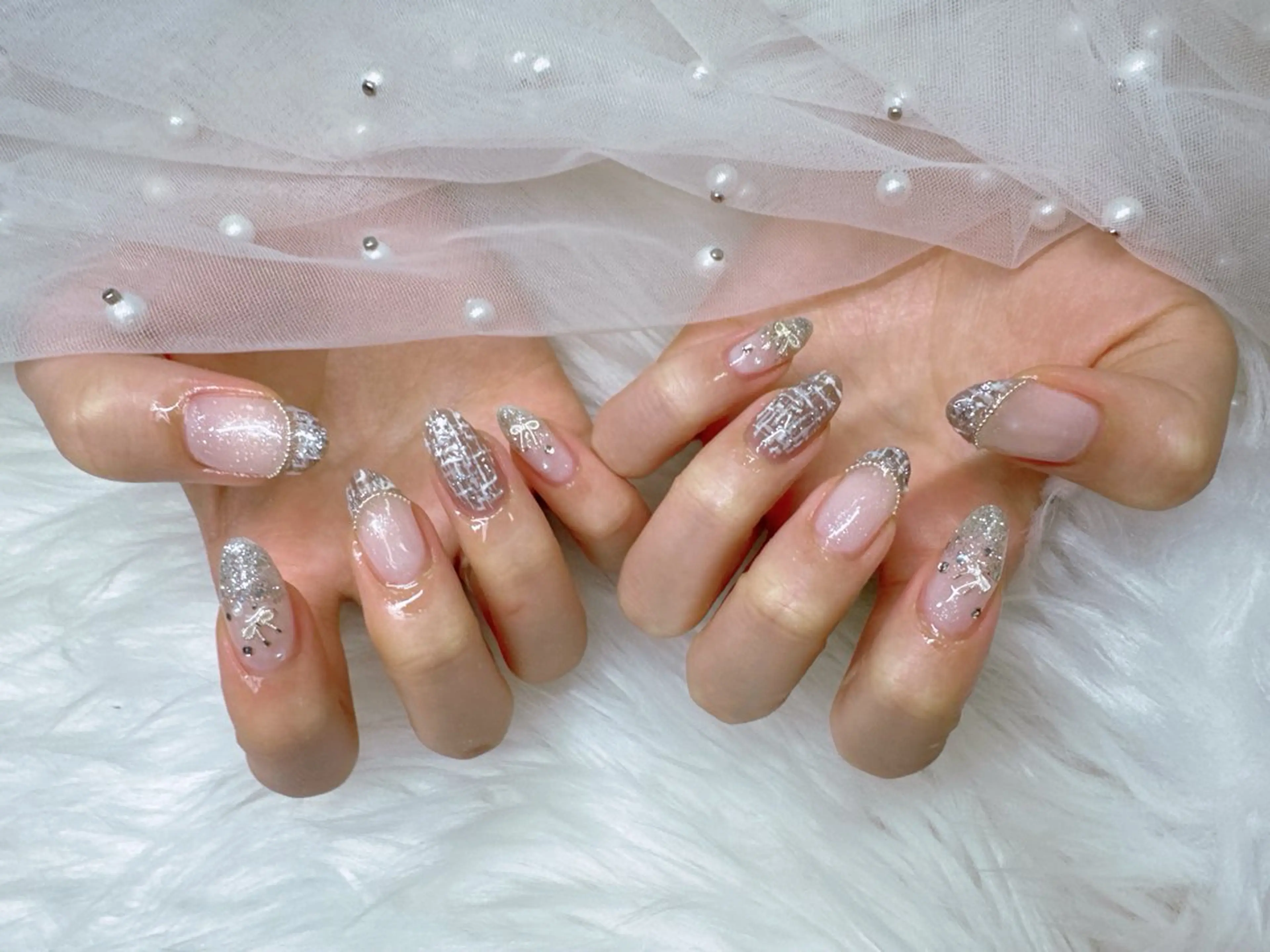 ネイル フラッシュネイル フラッシュマグ フレンチネイル ガラスフレンチ キラキラネイル ハンドネイル Queeens nailのネイルデザイン