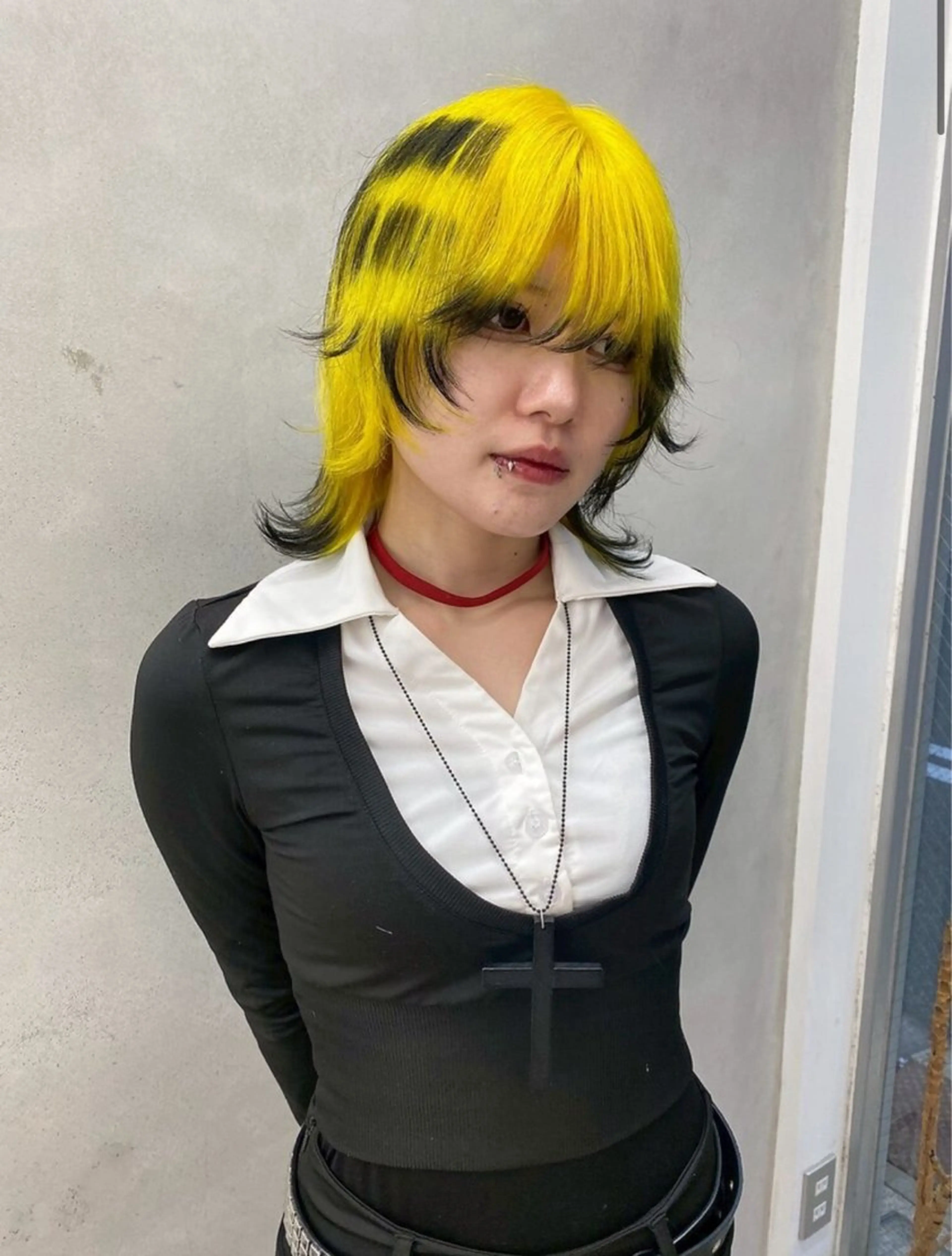 ミディアム カラー 黒髪 ブリーチ デザインカラー ユリナ /Chlori淡路店のヘアスタイル