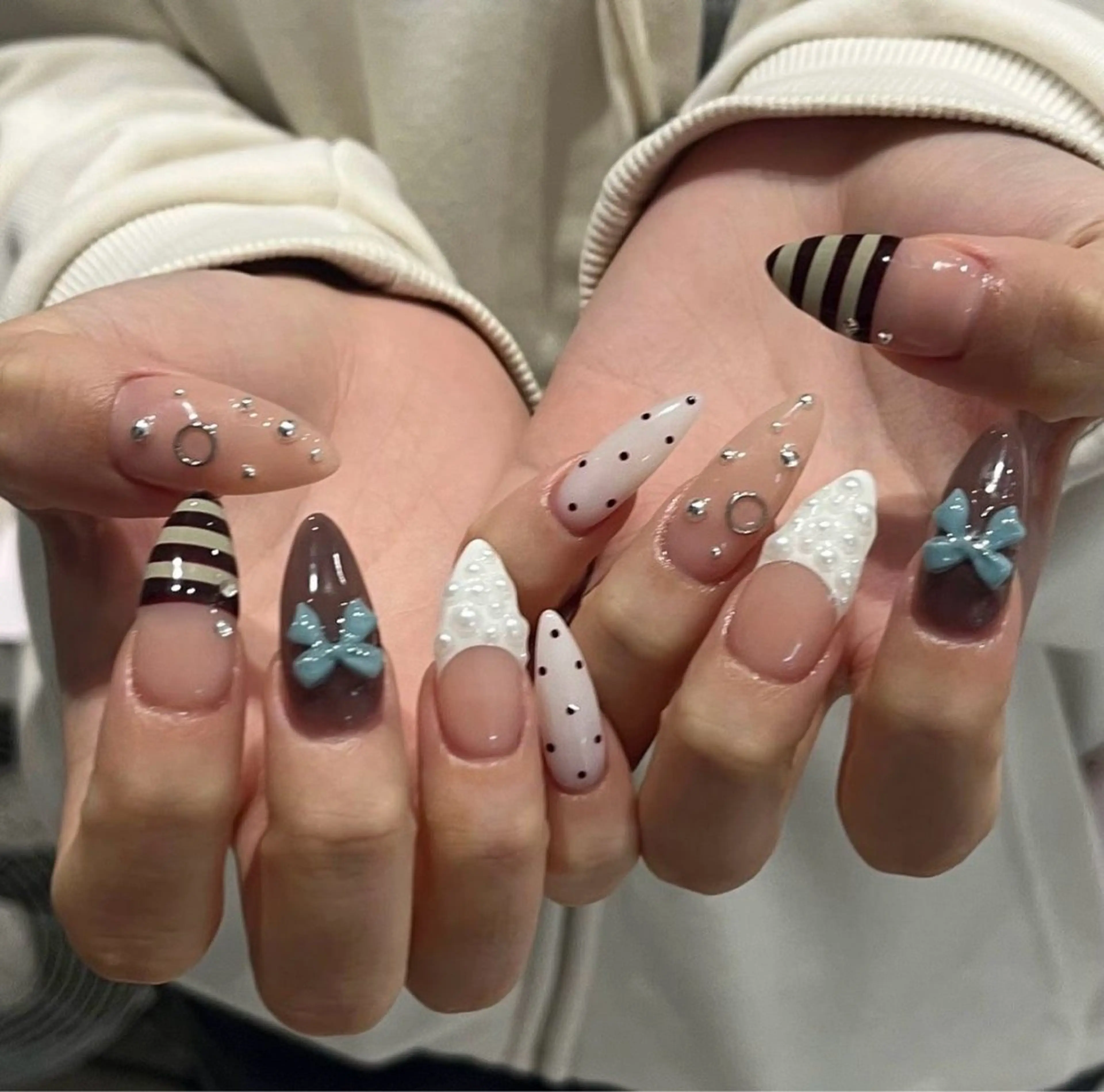 カラー グラデーションカラー ピンクカラー ハンドネイル AIN Nailのネイルデザイン