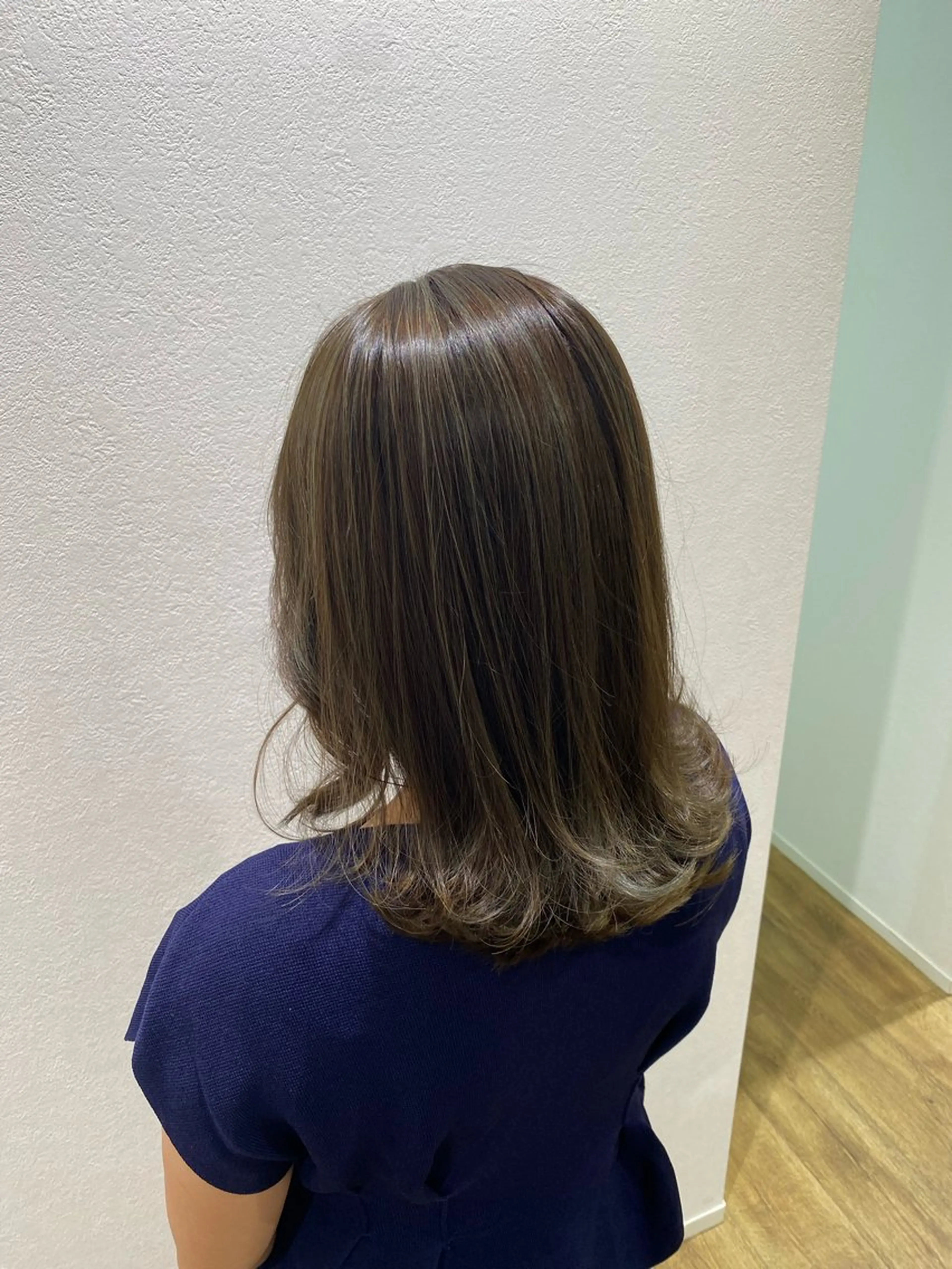 ミディアム カラー 藤野 凪沙のヘアスタイル