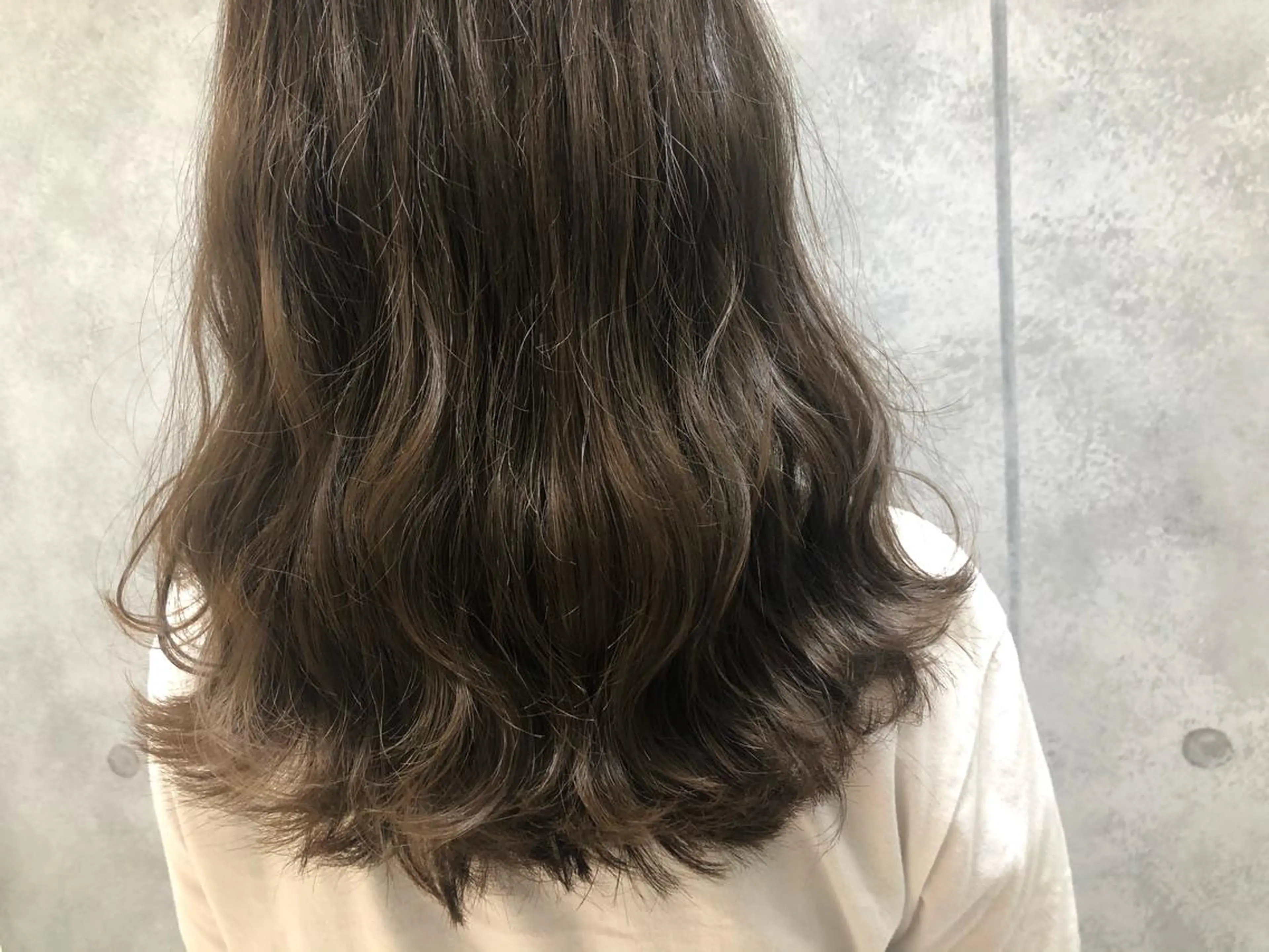 ロング カラー ヘアカラー ベージュ指名No1 加賀詩織のヘアスタイル