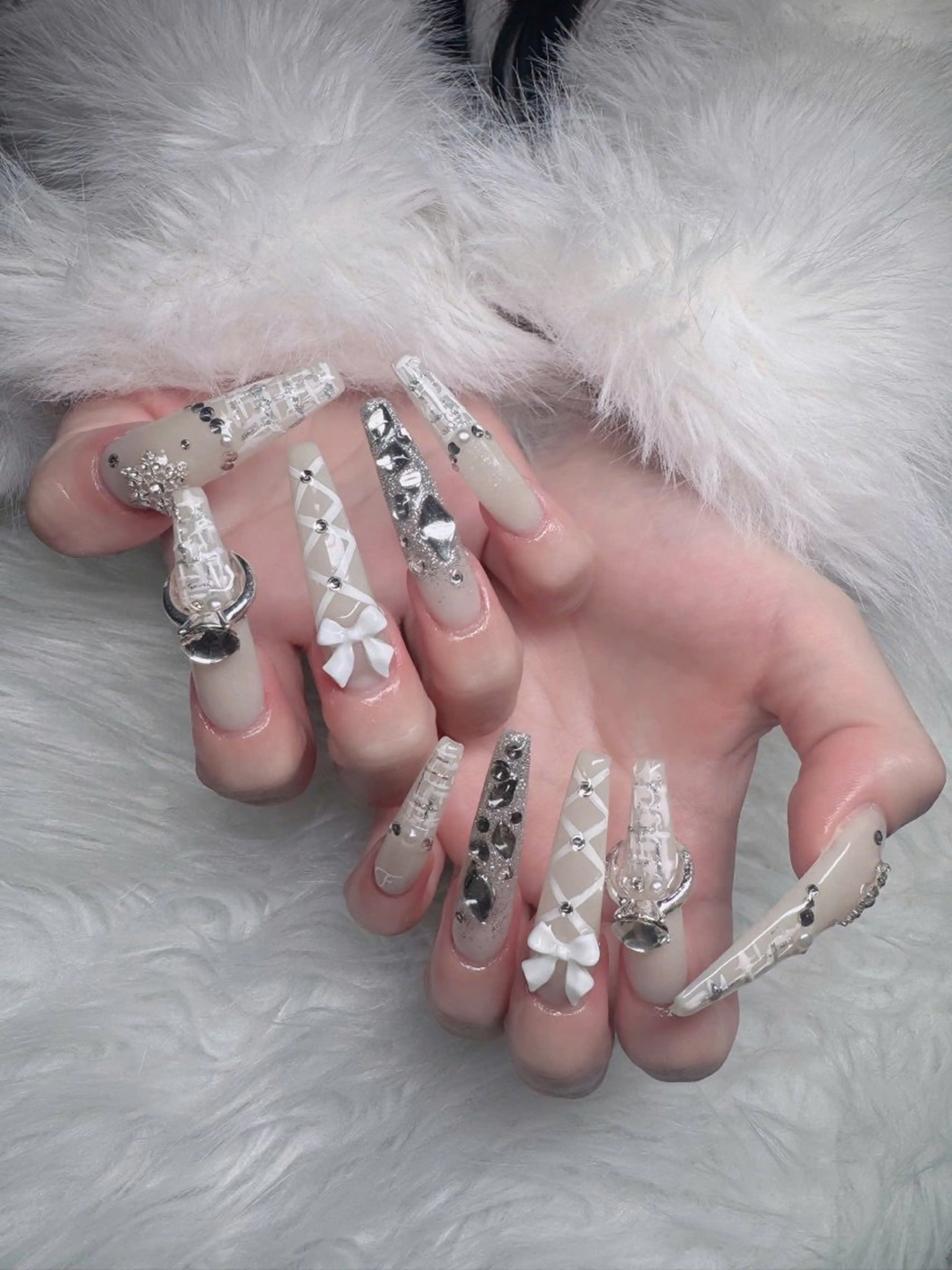 ネイル オーロラネイル フレンチネイル ジェルネイル ハロウィン キラキラネイル ハンドネイル H.baby Nail Salonのネイルデザイン