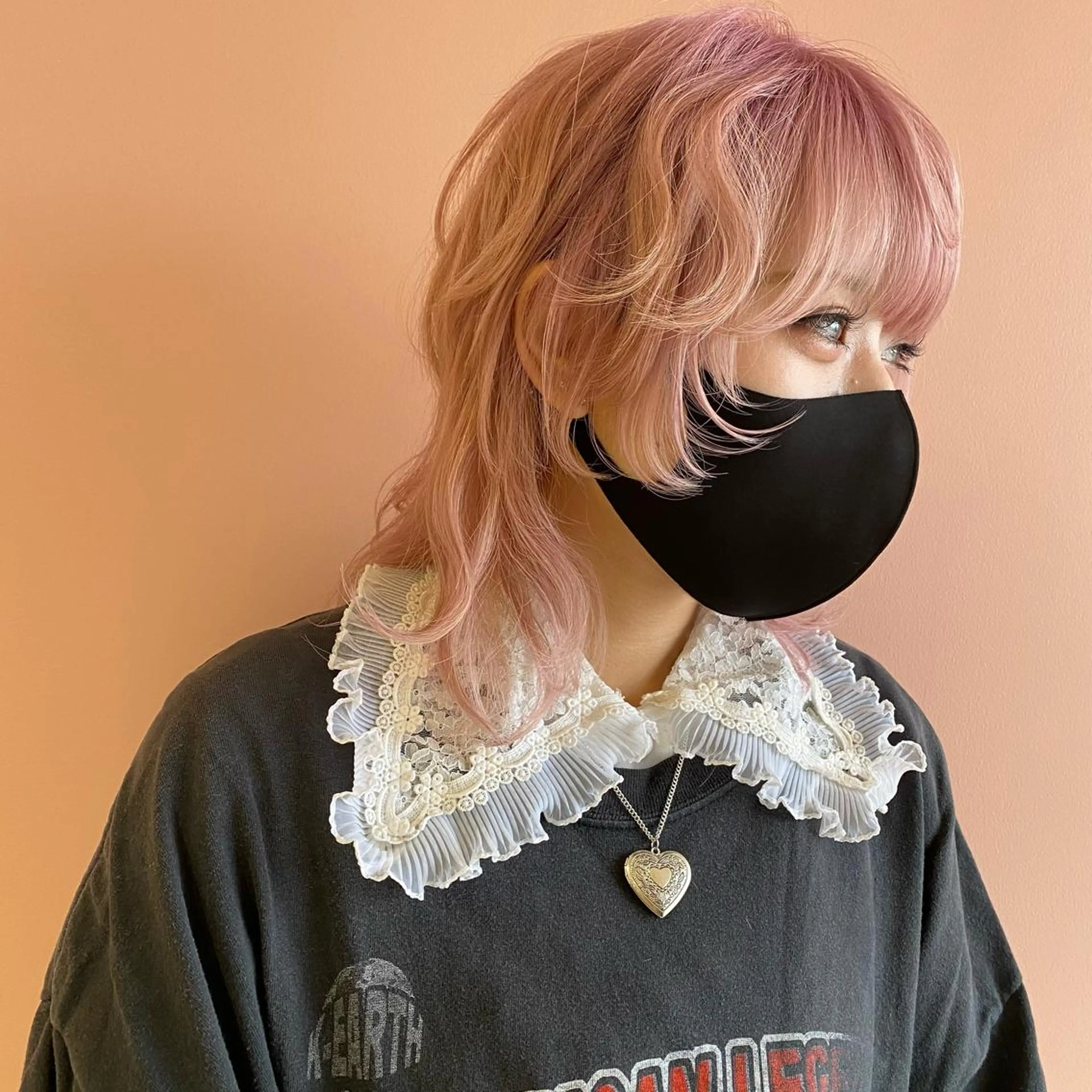 セミロング カラー ピンクカラー ホワイトピンク ウルフカット ORIKA 美容室のヘアスタイル