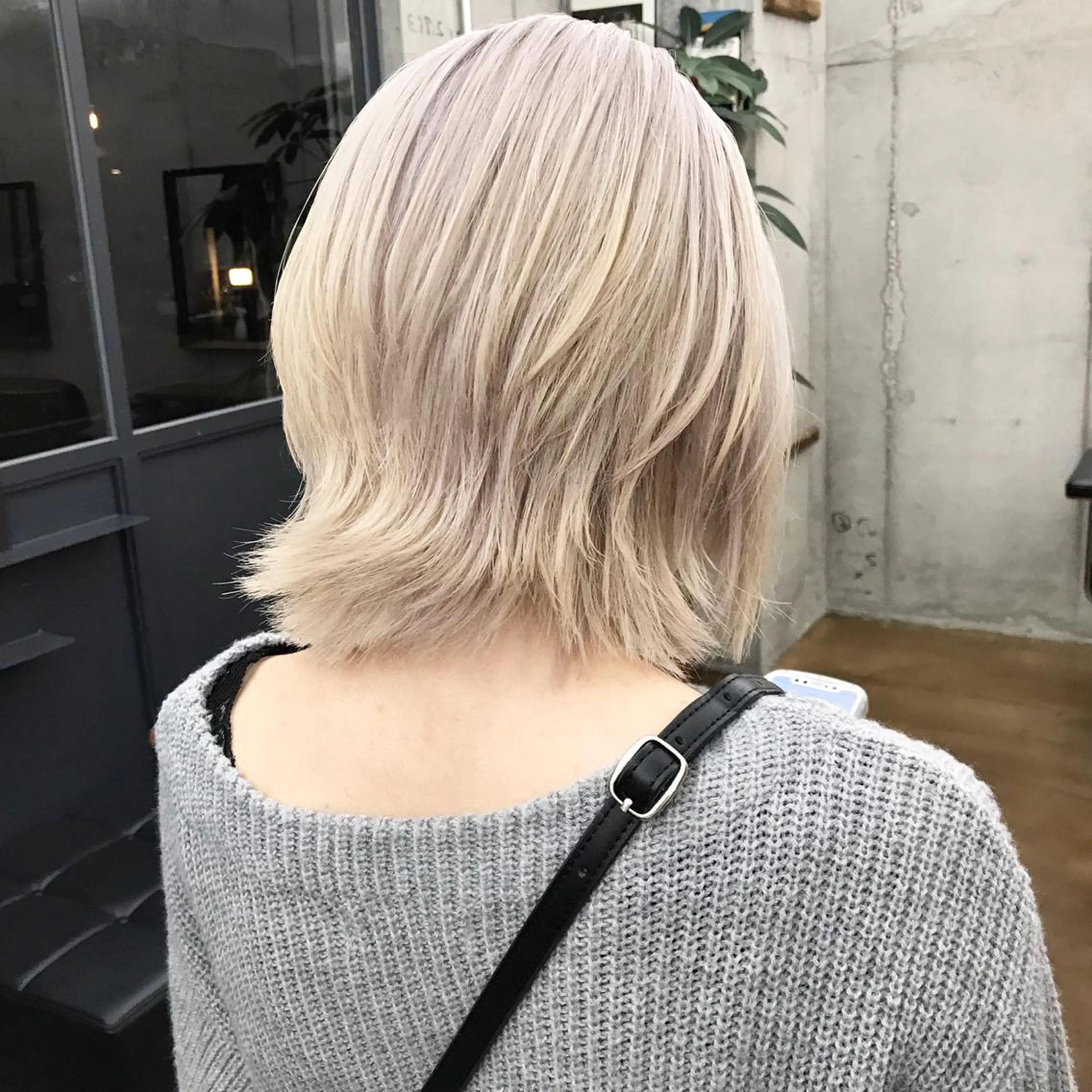 【2回目以降来店の方】ダブルカラー(ケアブリーチ1回​〜​)+クイックトリートメント+メンテナンスカットの写真