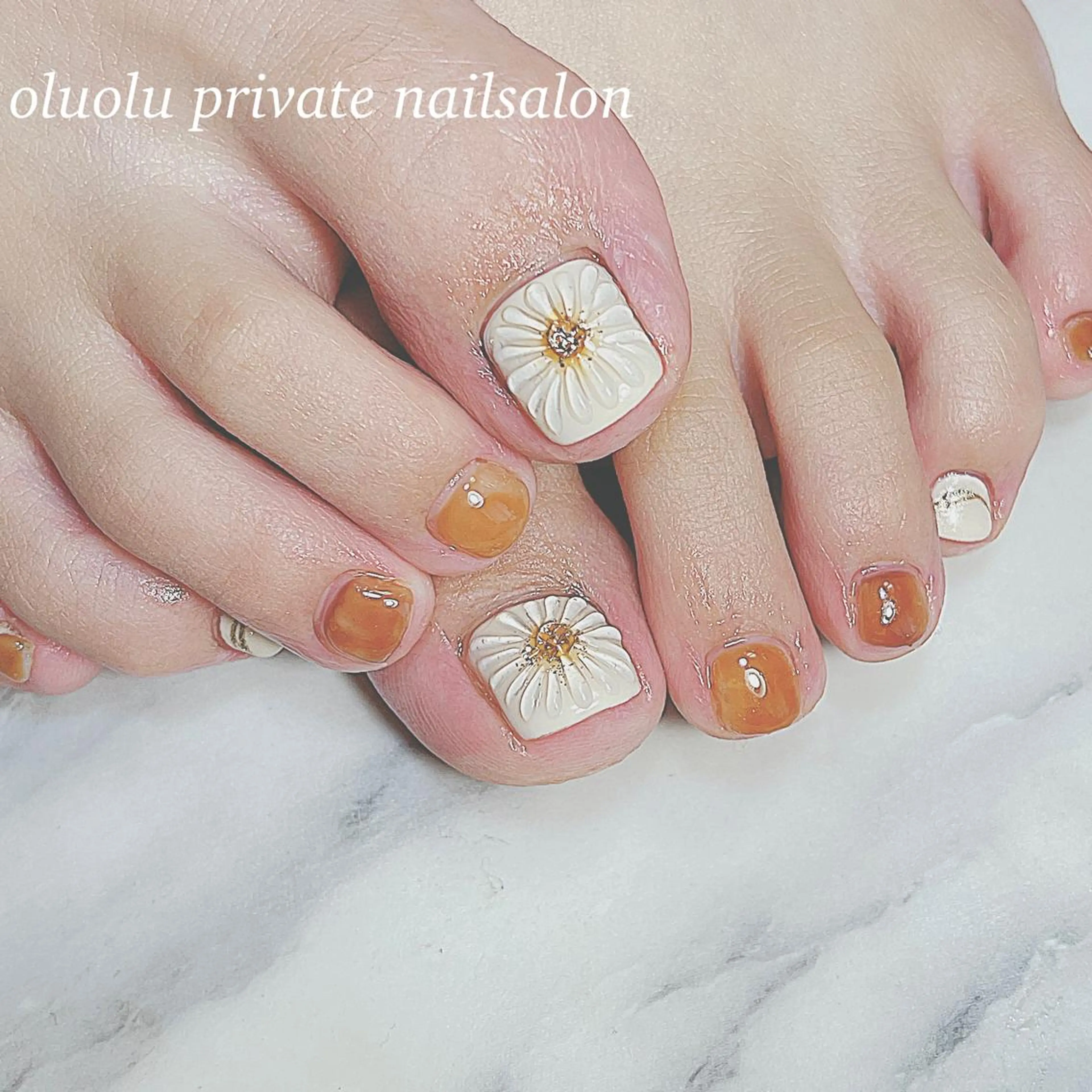 ネイル アートネイル ブラウン フラワーネイル フットネイル ジェルネイル フットネイル 大村 紬華のネイルデザイン