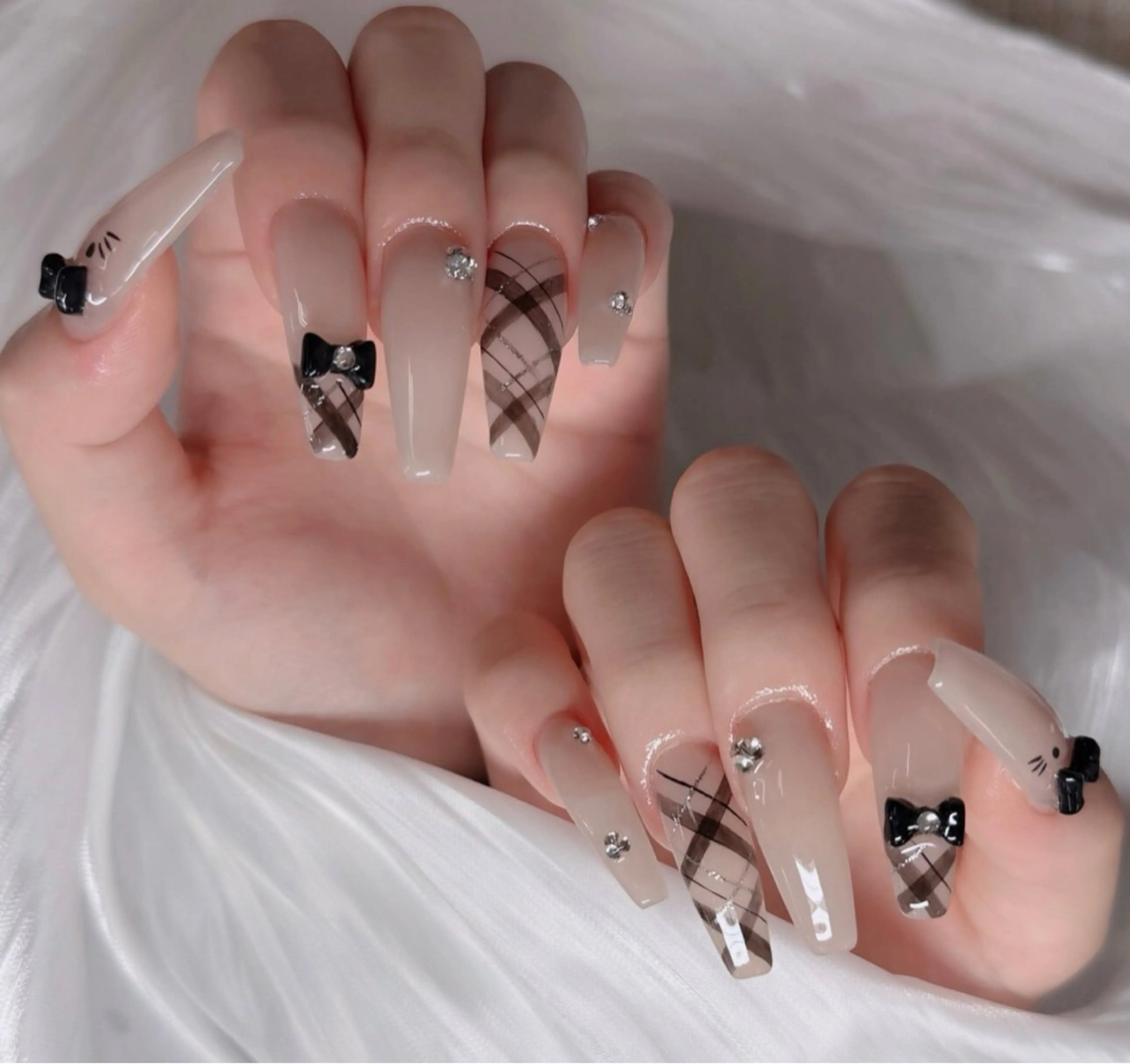 ネイル オーロラネイル フレンチネイル ジェルネイル ハロウィン 韓国ネイル ハンドネイル neco H.babynailのネイルデザイン