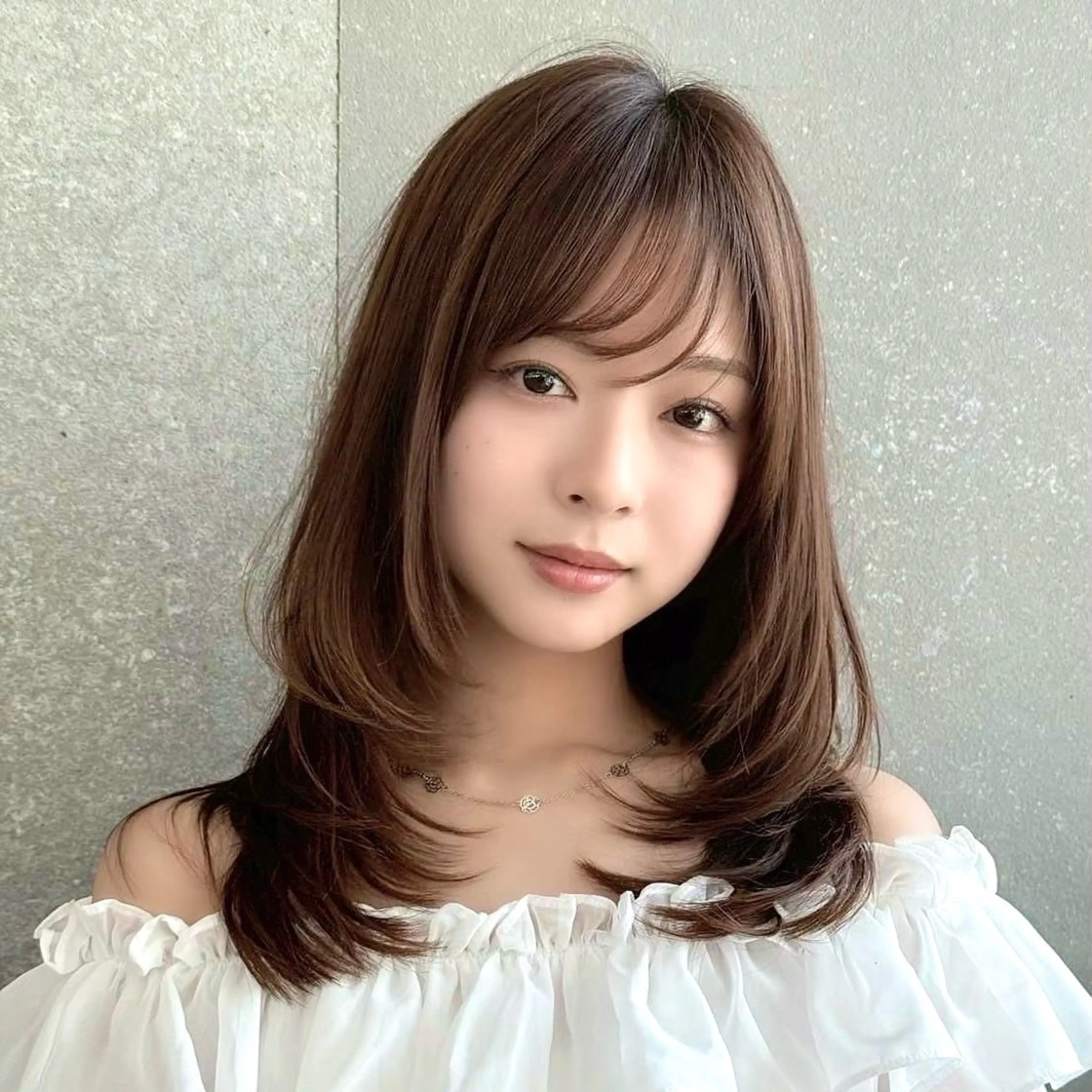 セミロング カット トリートメント 髪質改善|透明 感カラー🩵レイヤーのヘアスタイル