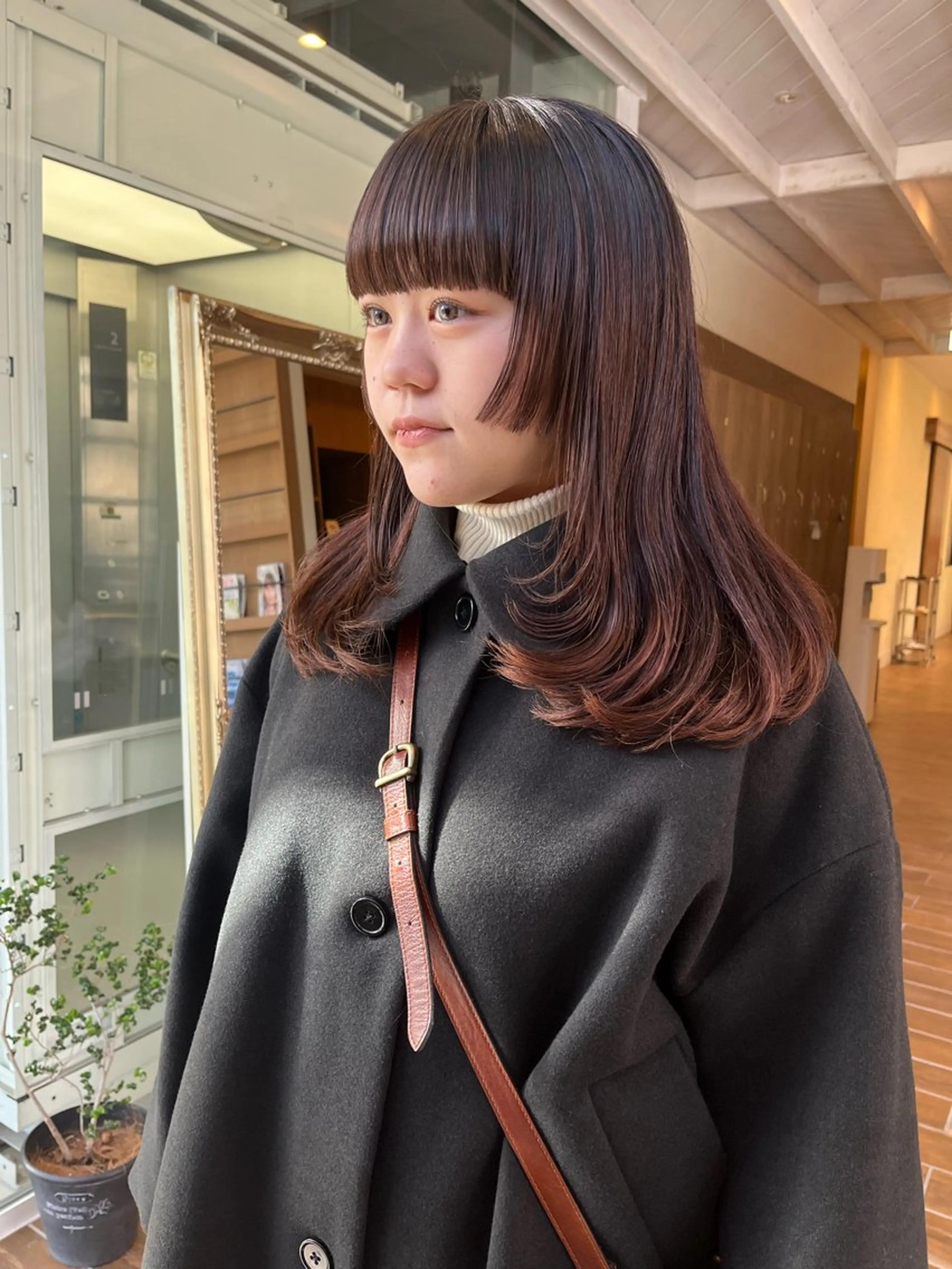 ロング 顔まわりレイヤー 顔周りカット 姫カット レイヤーカット 酸性ストレート/ 暖色カラー/ココネのヘアスタイル