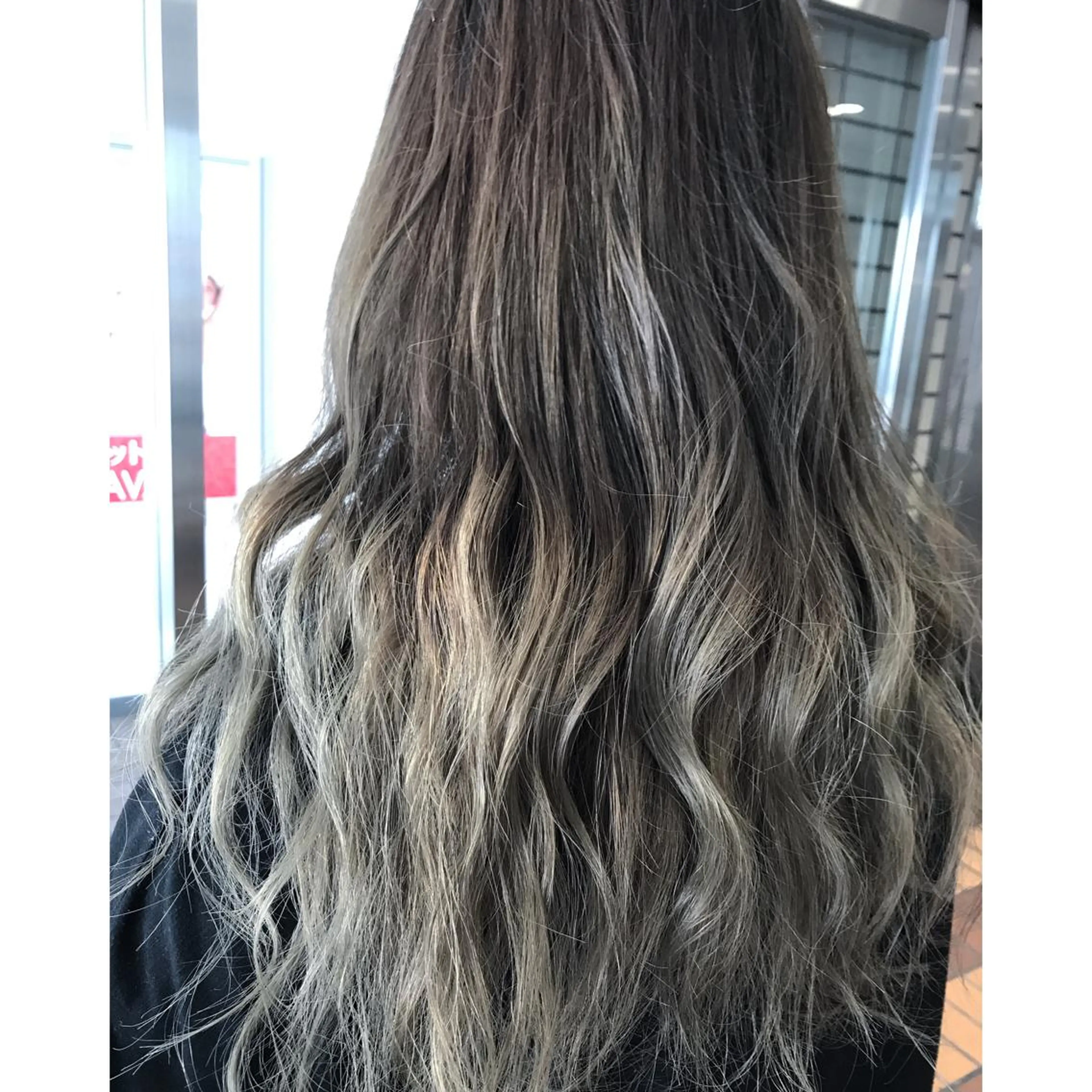 ロング カラー ブリーチ 坂西 春果のマツエク・マツパデザイン