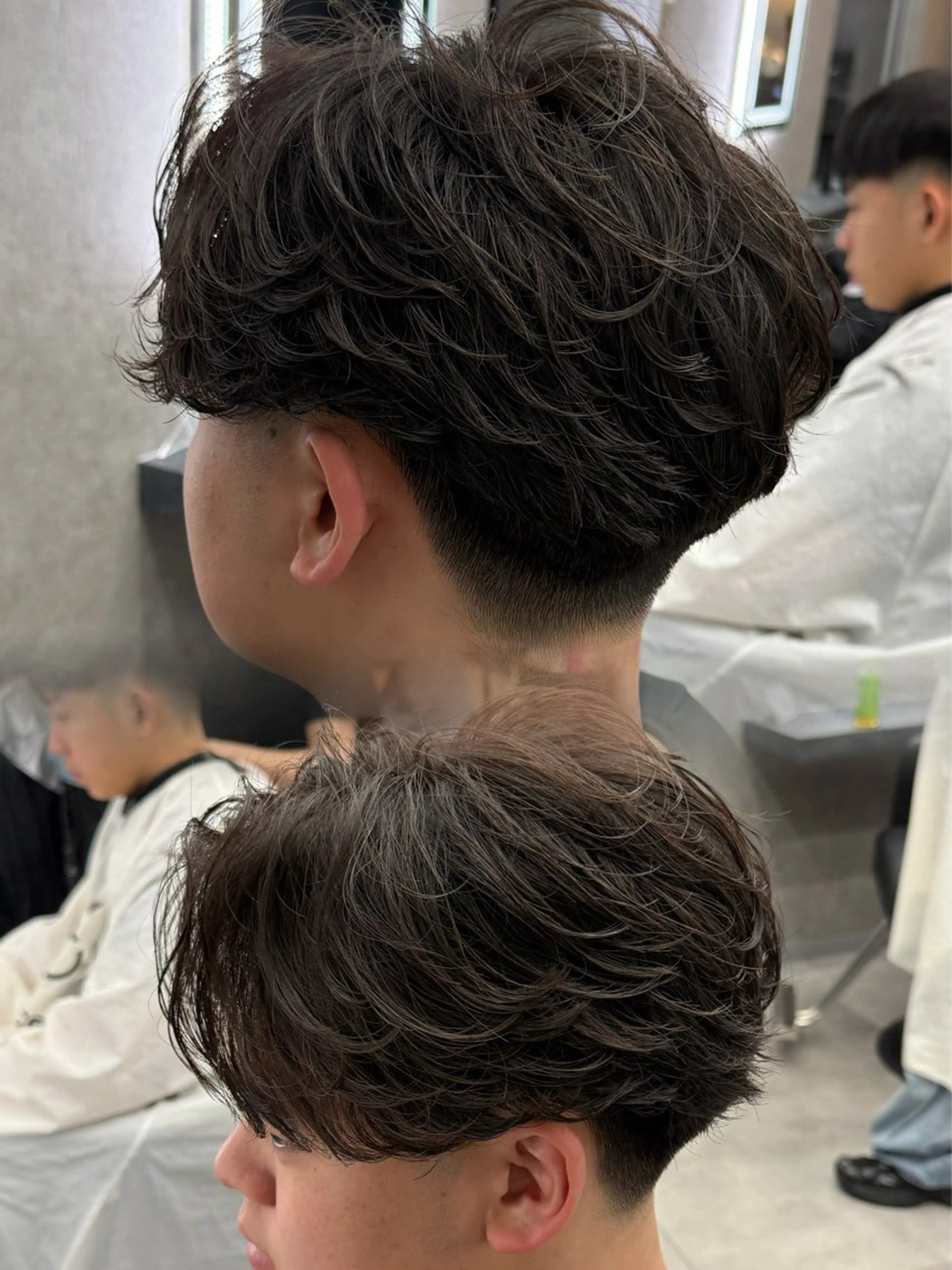 ショート カラー パーマ メンズ フェードカット フェザーパーマ メンズパーマ カット パーマ メンズ特化 👑YUTAのヘアスタイル