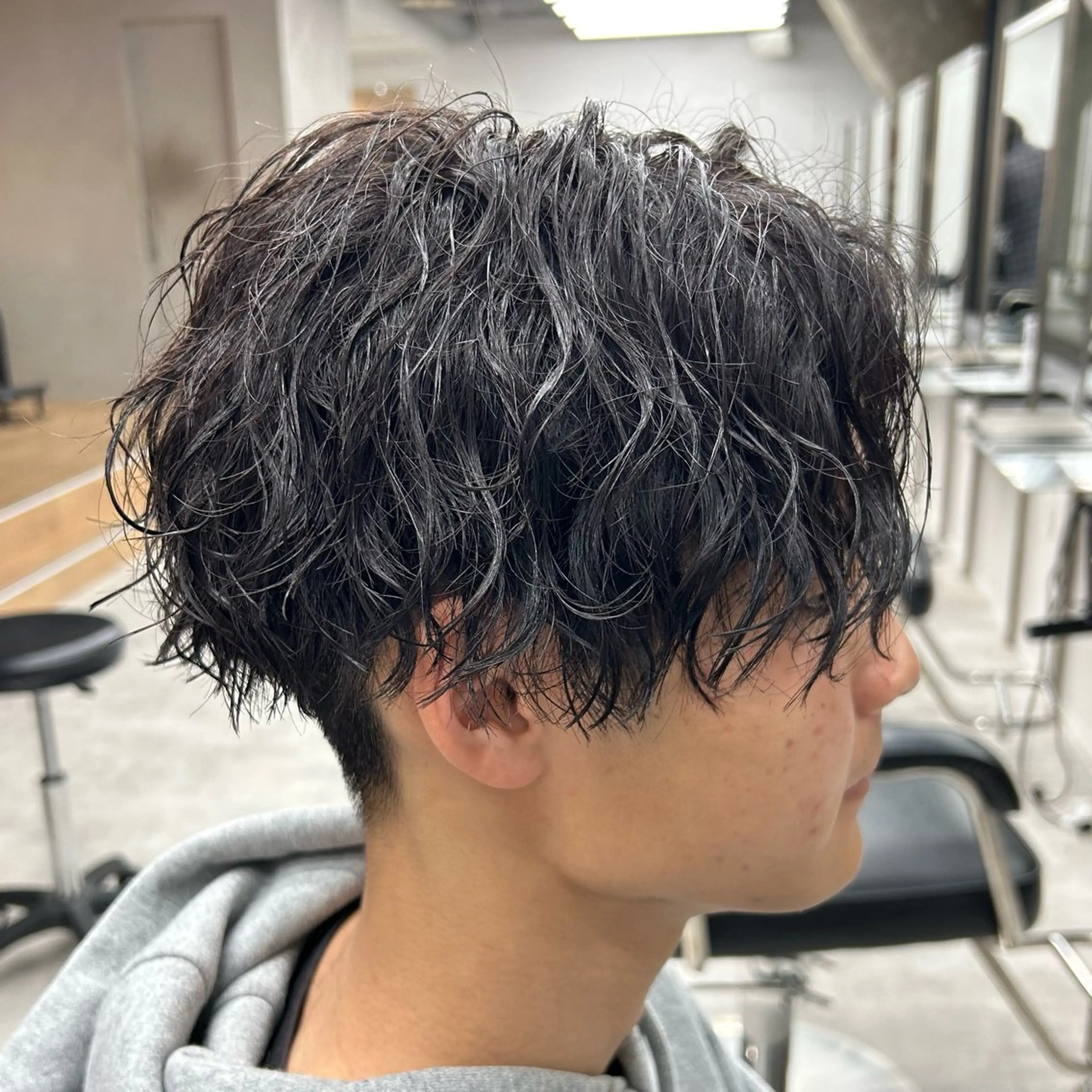 ミディアム パーマ メンズ センターパート カット パーマ メンズパーマ/ 新潟駅/佐藤裕のヘアスタイル